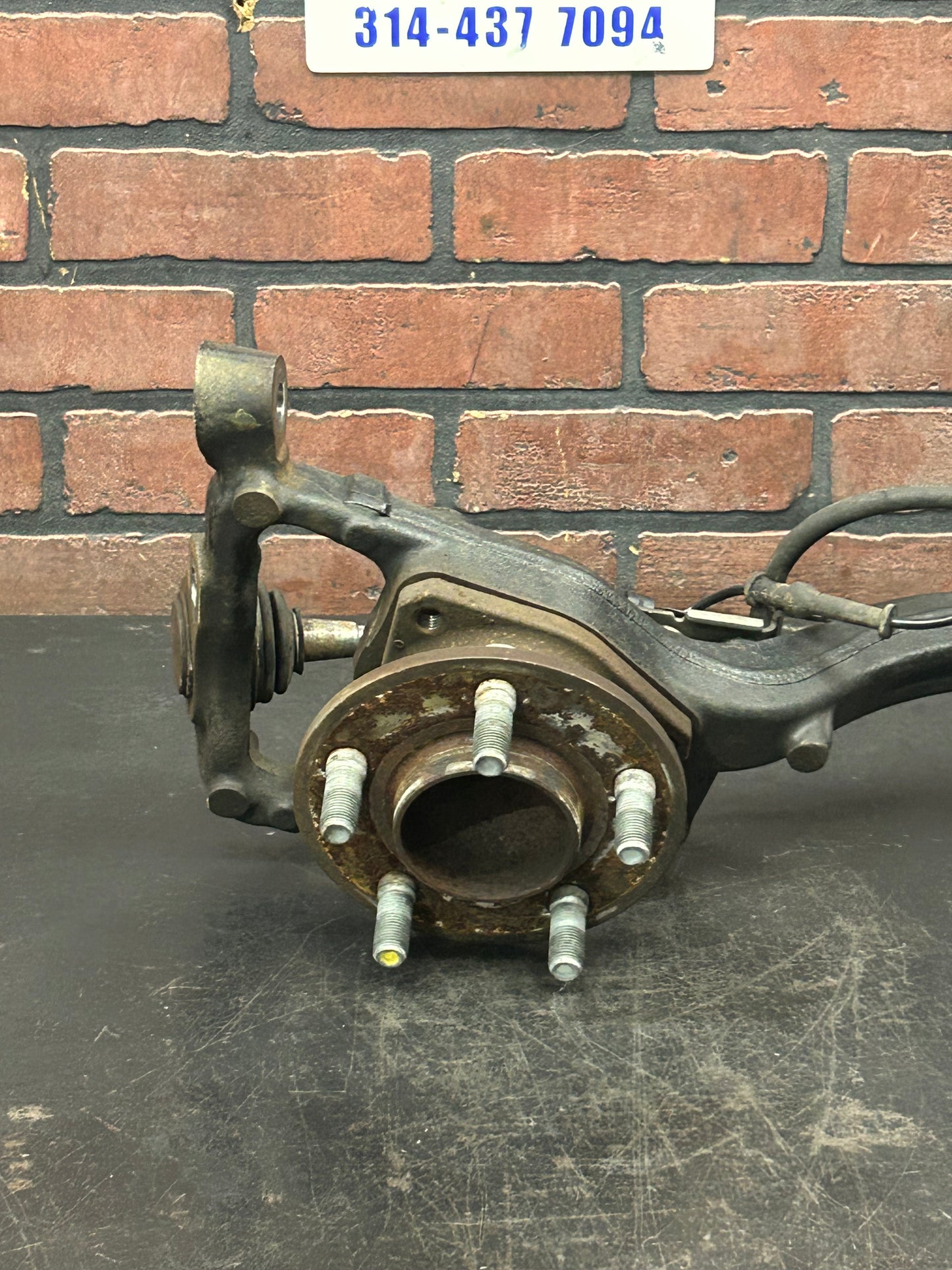 2015-2023 Dodge Charger Challenger Scat Pack SRT Front Left Spindle Knuckle Hub