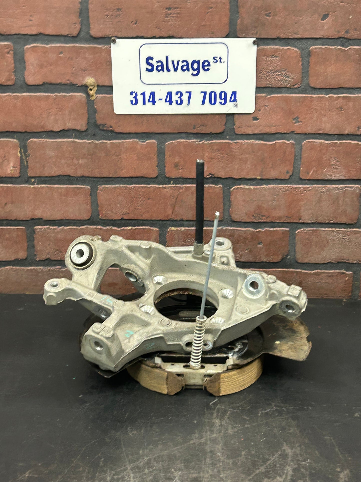 15-23 Dodge Charger Challenger 392 Scat SRT Rear Passenger RH Spindle Knuckle