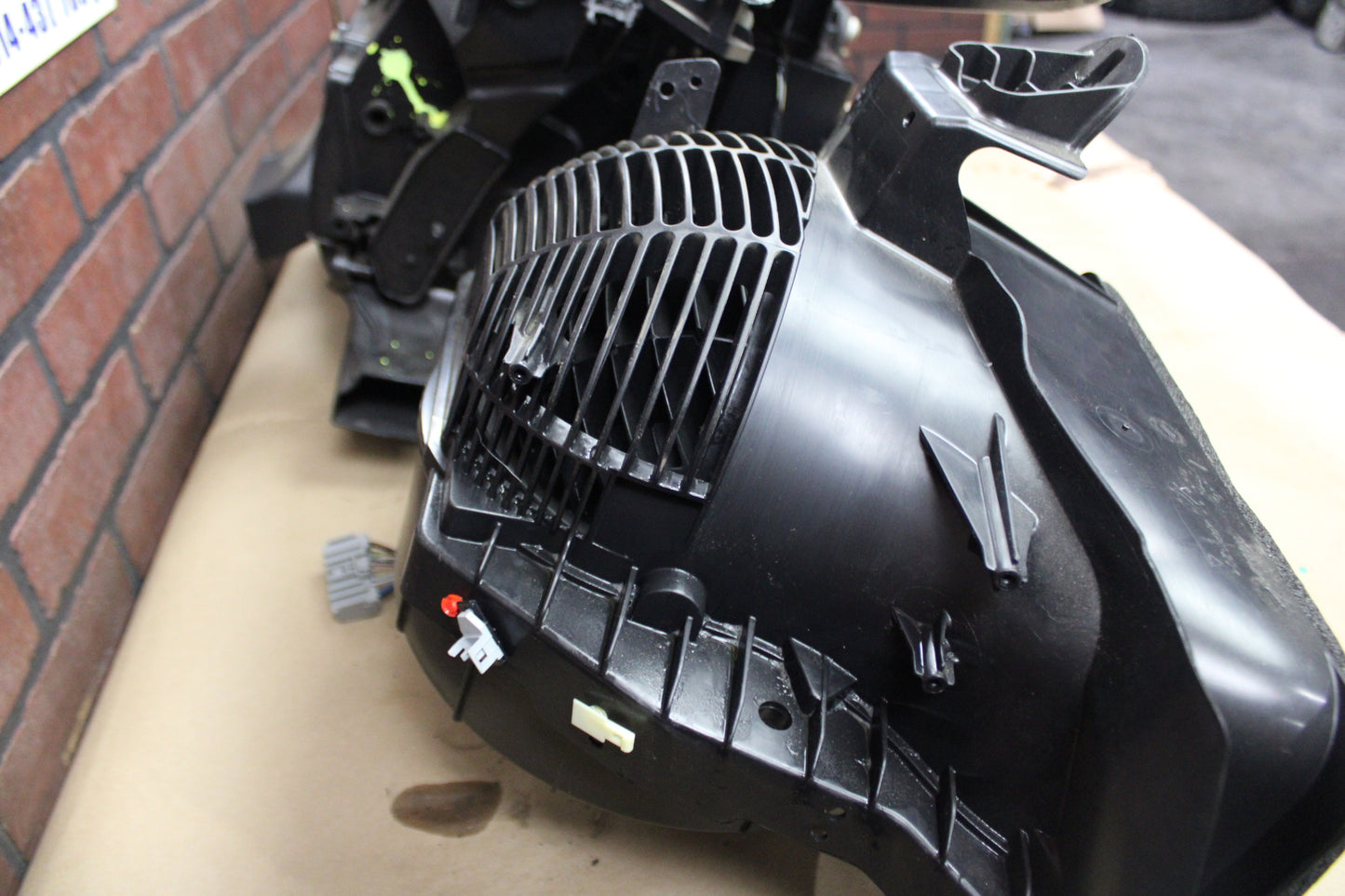 2011-2013 Dodge Challenger SRT8 HVAC Distribution Blower Heater Core Housing