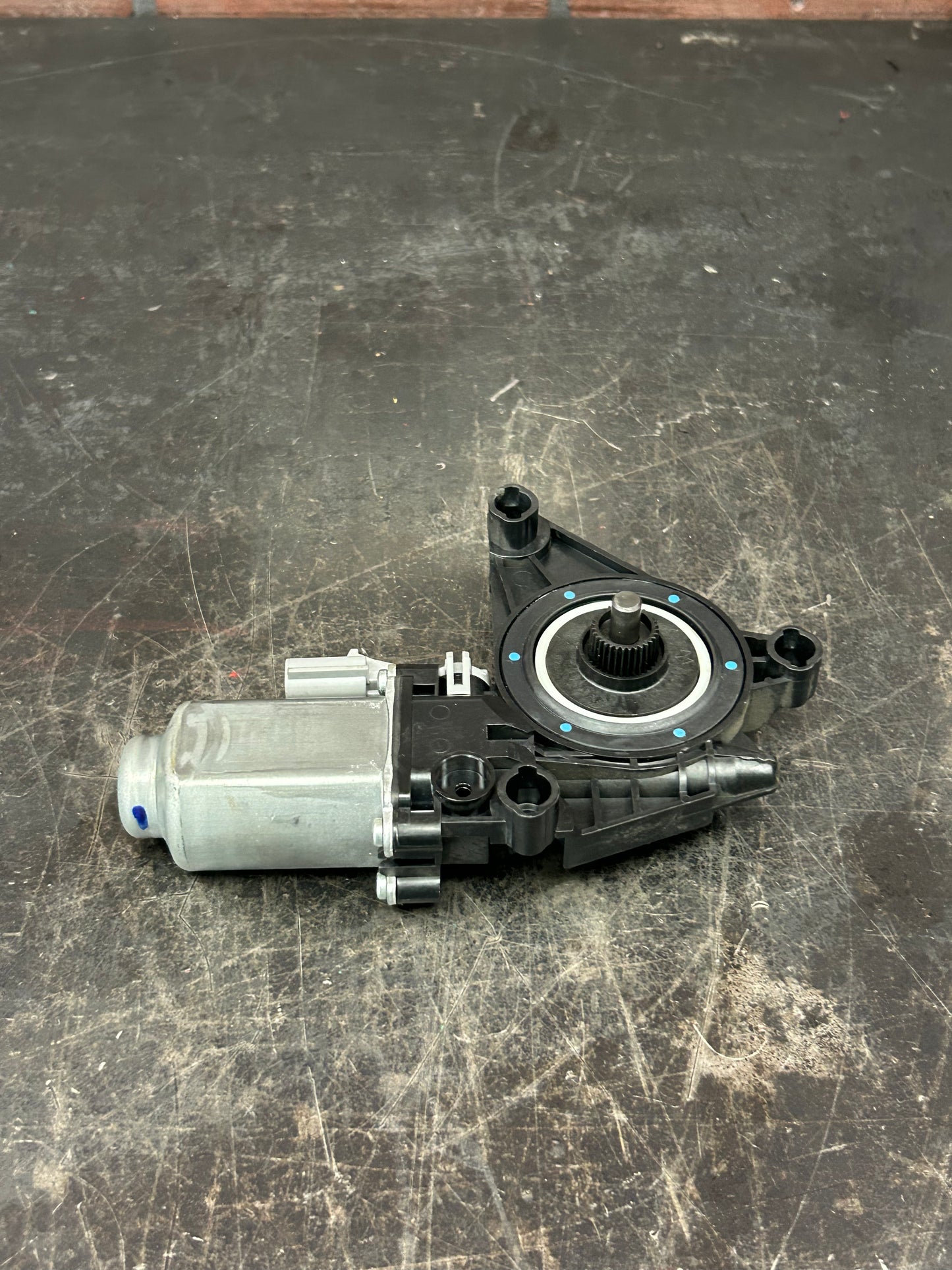 2011 - 2023 CHARGER 300 LEFT RIGHT DOOR WINDOW REGULATOR MOTOR SET OF 4 OEM