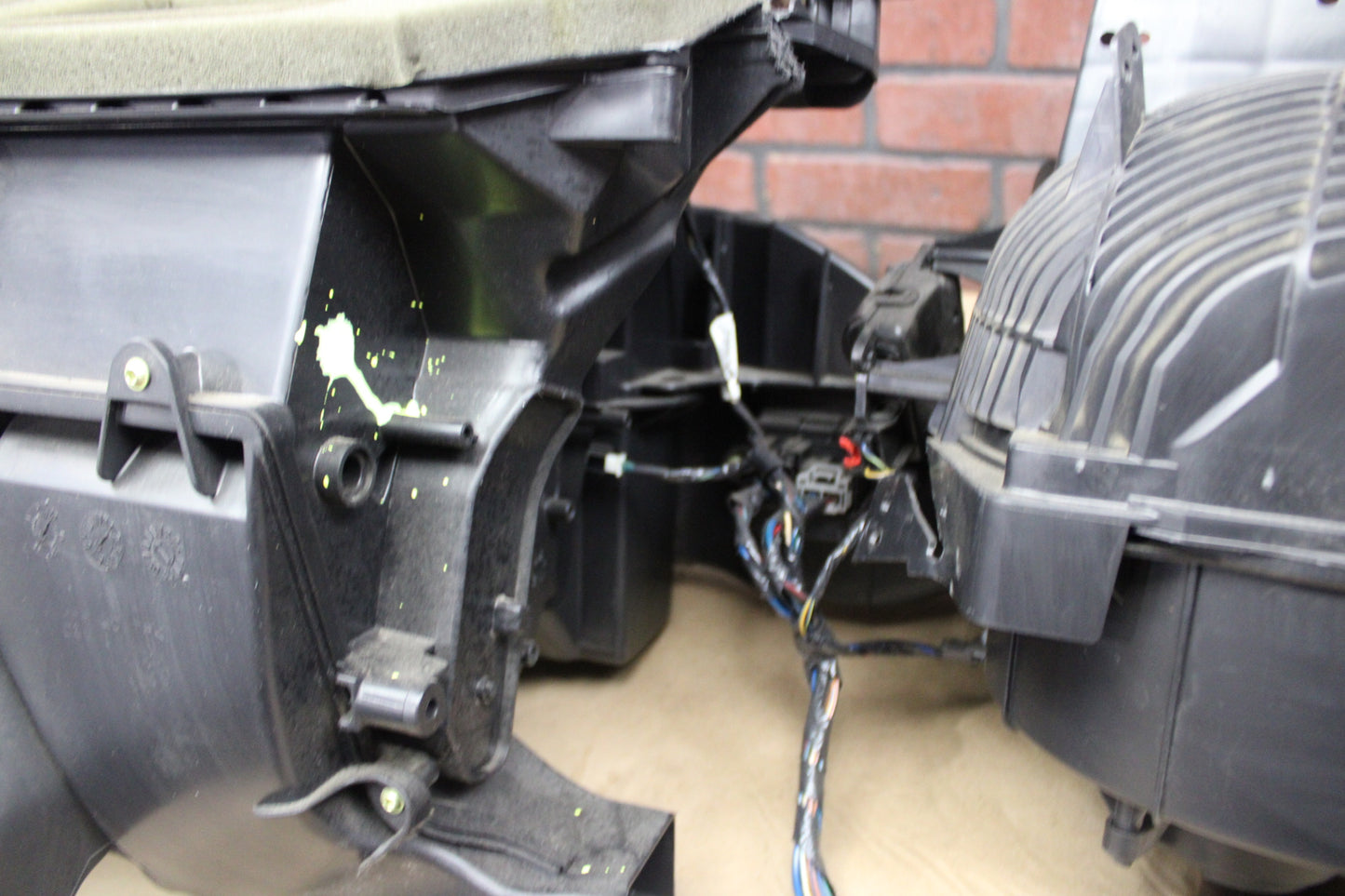 2011-2013 Dodge Challenger SRT8 HVAC Distribution Blower Heater Core Housing