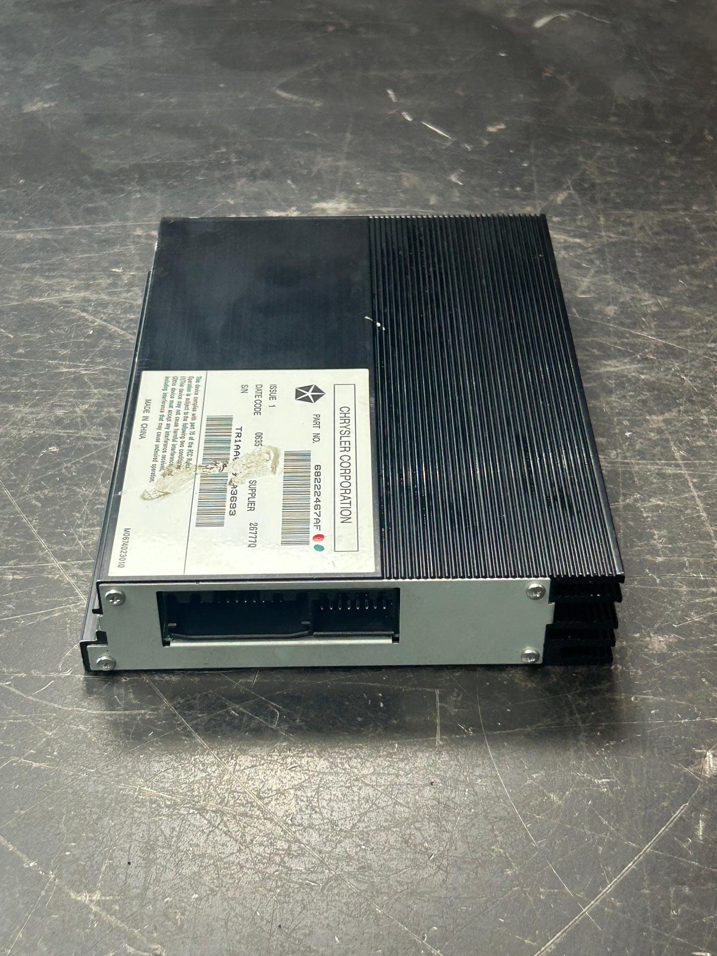15-16 Challenger Charger 300 276 Watt Radio Stereo Amplifier Amp 68222467AF