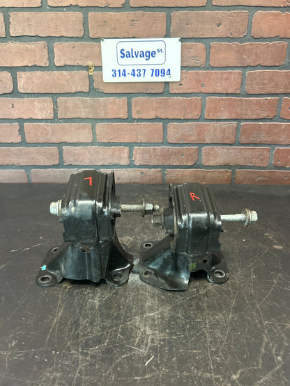 2006-10 JEEP GRAND CHEROKEE SRT8 OEM ENGINE MOTOR MOUNT BRACKET INSULATORS 149k