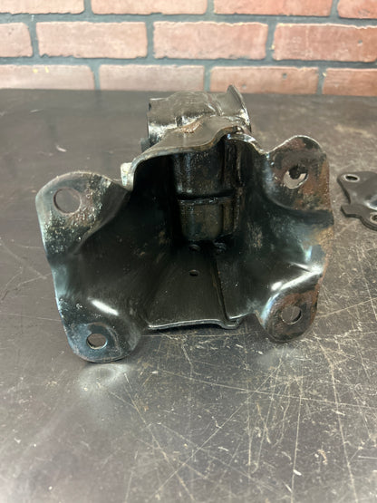 2006-10 JEEP GRAND CHEROKEE SRT8 OEM ENGINE MOTOR MOUNT BRACKET INSULATORS 149k