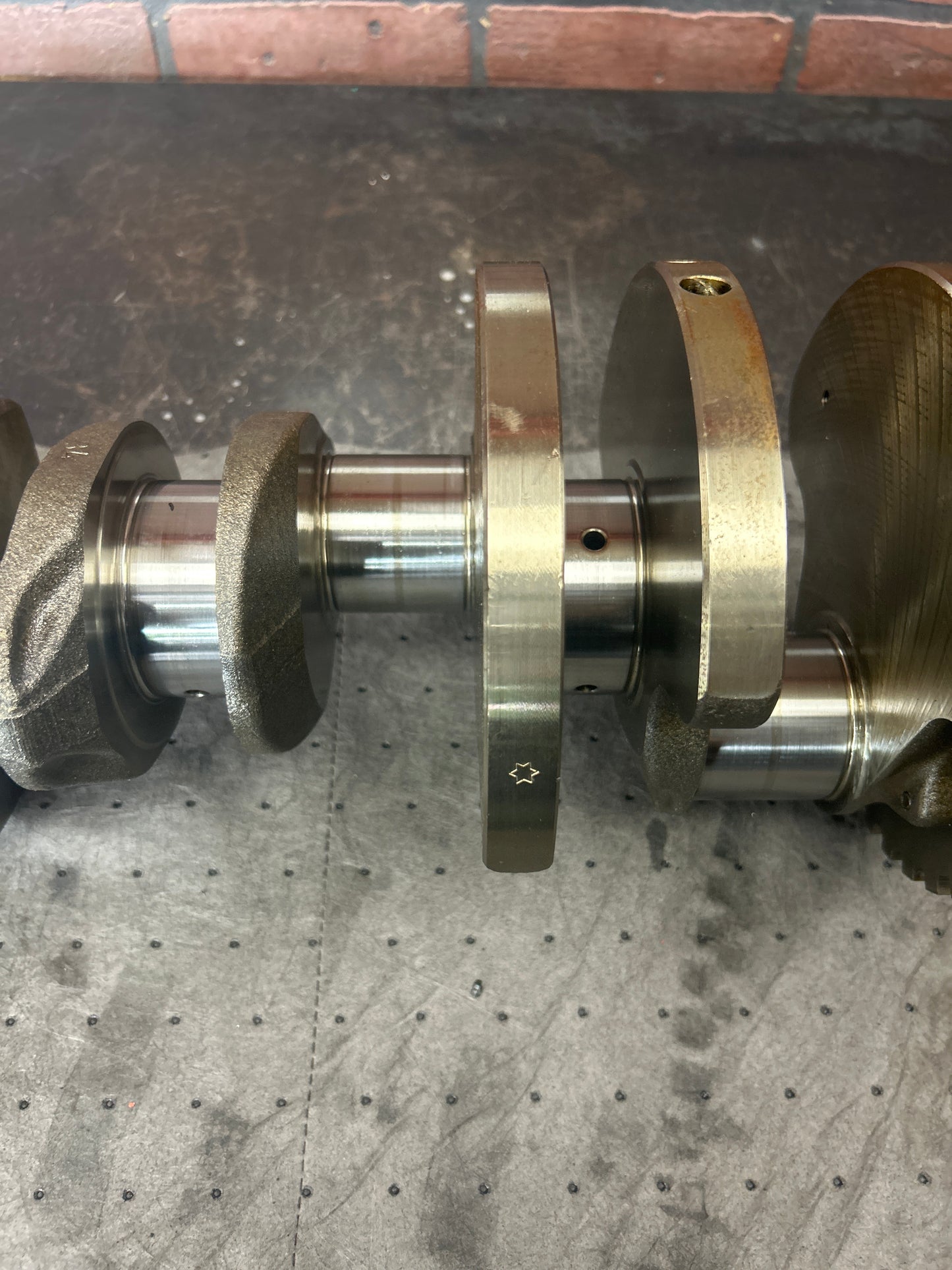 05-10 Chrysler Dodge Jeep SRT8 6.1L Gen 3 HEMI Engine Crankshaft Crank OEM