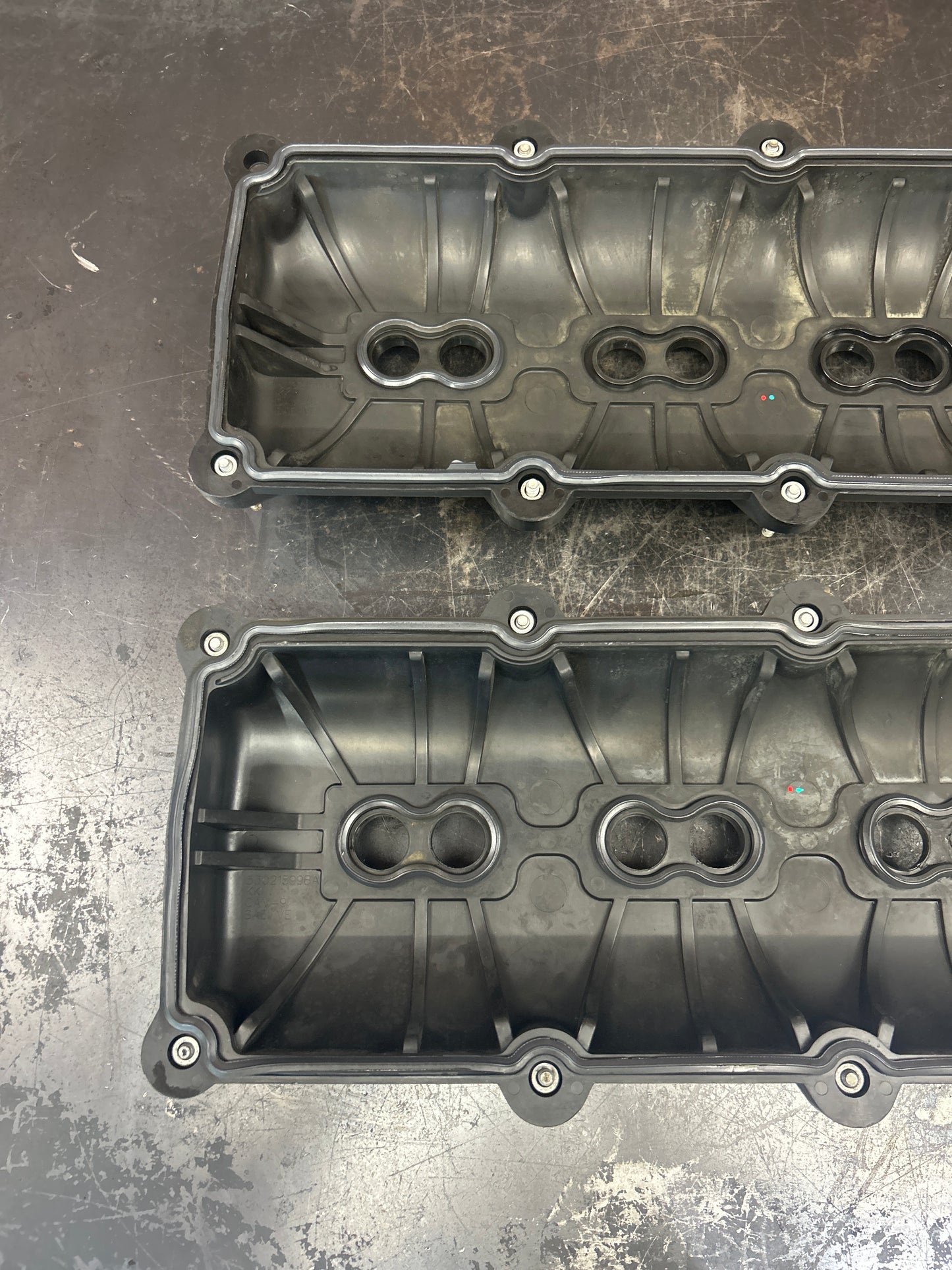 2006-2010 Jeep Cherokee SRT8 6.1l Hemi Genuine OEM Valve Covers Pair LH + RH Set