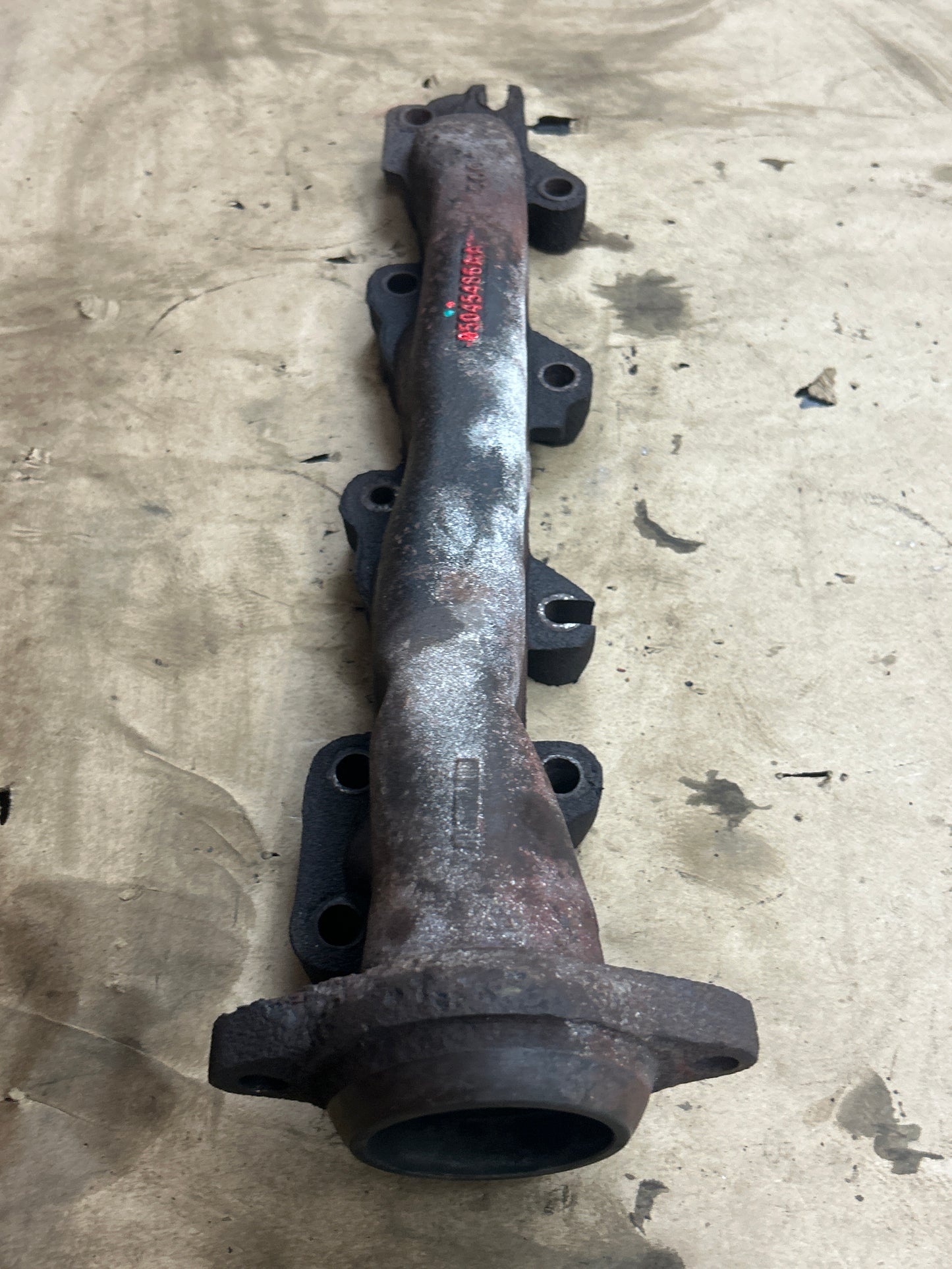11-18 Ram 1500 2500 3500 6.4 Hemi Exhaust Manifold Set 05045486AA 05045485AC