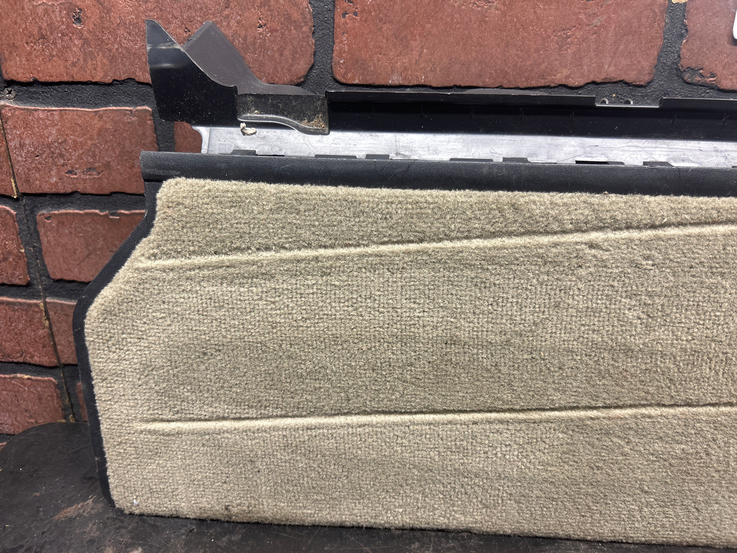 2010 - 2013 LAND ROVER LR4 TRUNK REAR SLIDING CARPET PANEL BEIGE OEM EBZ500011