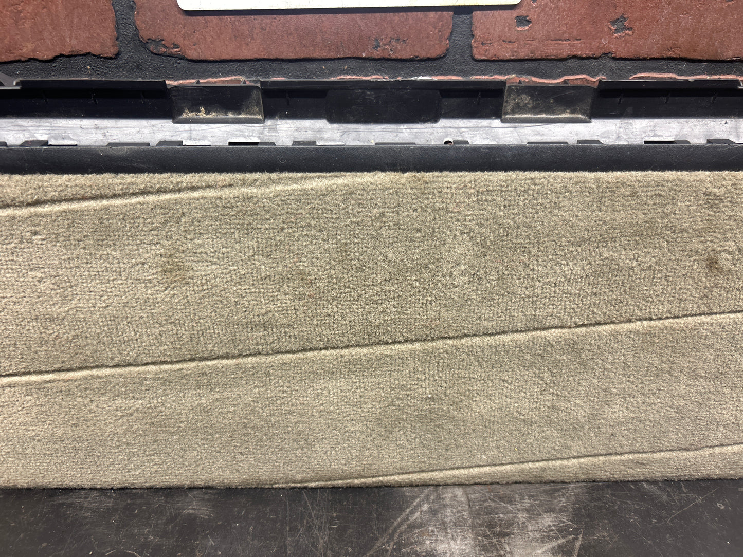 2010 - 2013 LAND ROVER LR4 TRUNK REAR SLIDING CARPET PANEL BEIGE OEM EBZ500011