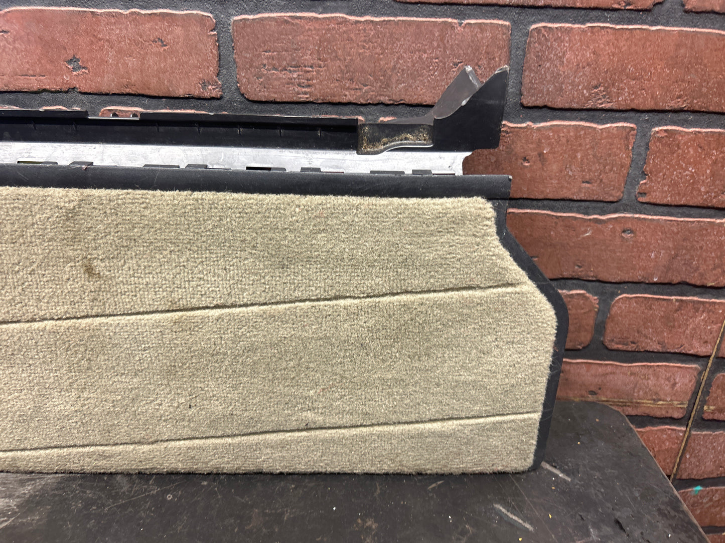 2010 - 2013 LAND ROVER LR4 TRUNK REAR SLIDING CARPET PANEL BEIGE OEM EBZ500011