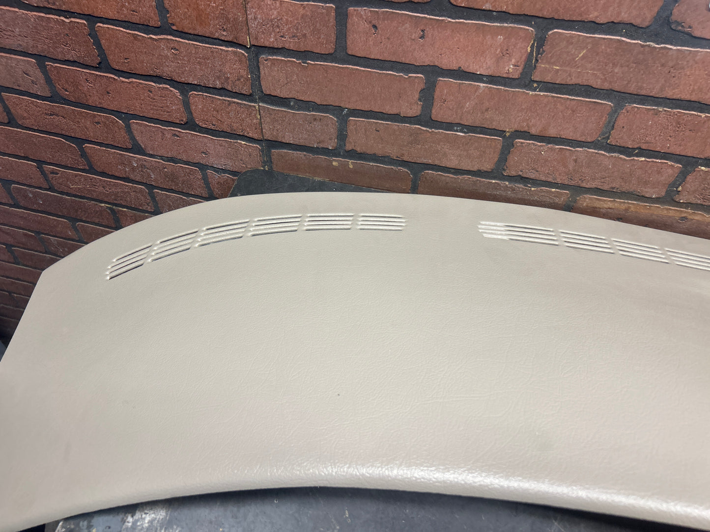 2000-06 Tahoe Suburban Yukon Avalanche 99-06 Silverado Sierra Molded Dash Cover