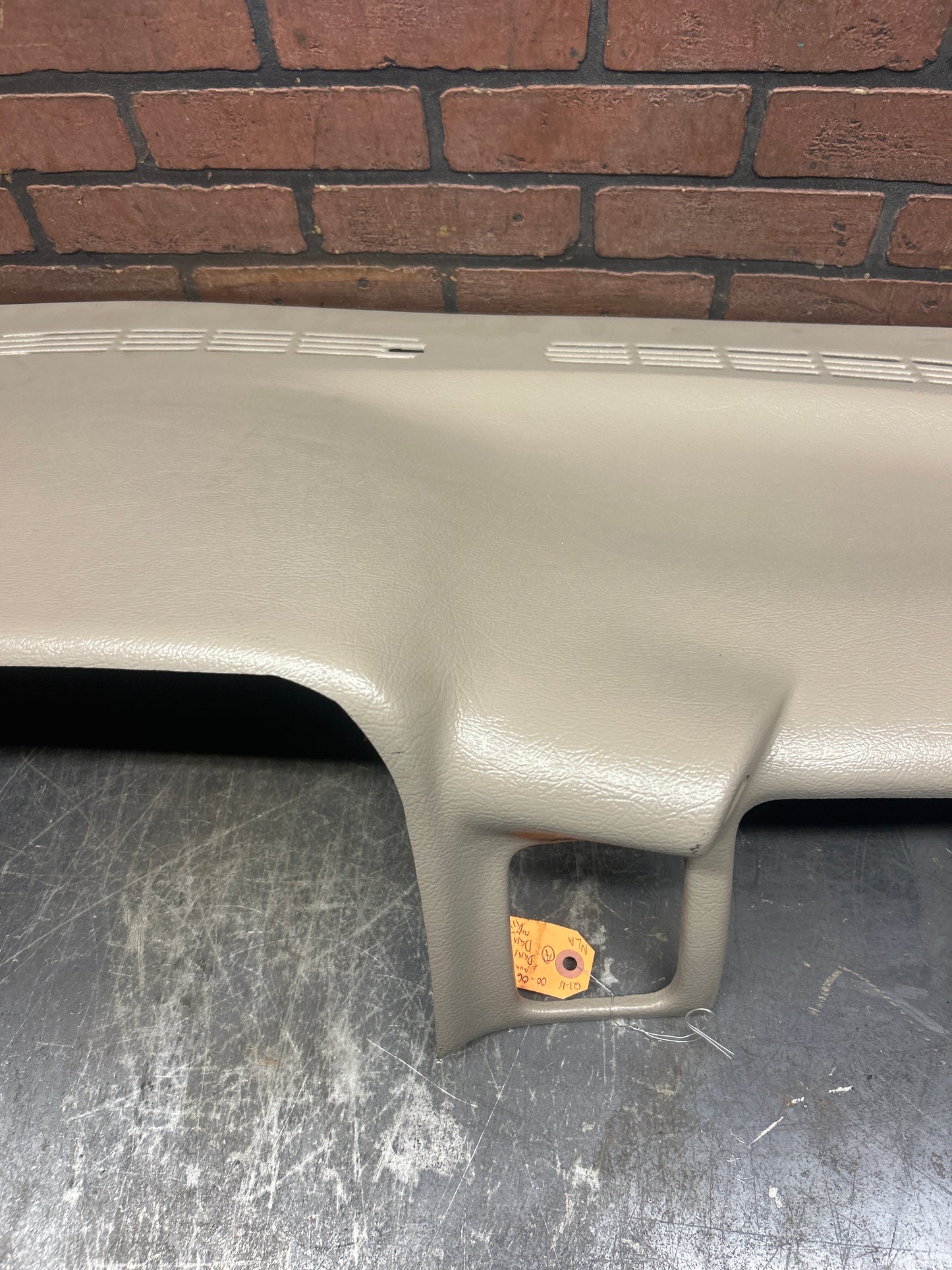 2000-06 Tahoe Suburban Yukon Avalanche 99-06 Silverado Sierra Molded Dash Cover