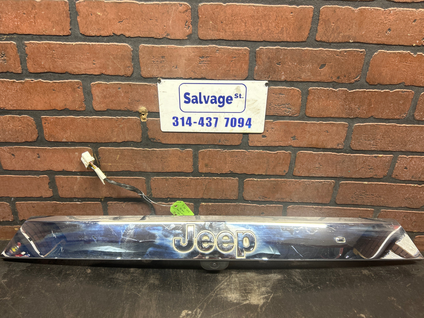 11-13 Jeep Grand Cherokee SRT8 Chrome Liftgate Handle Applique 68083083AA OEM