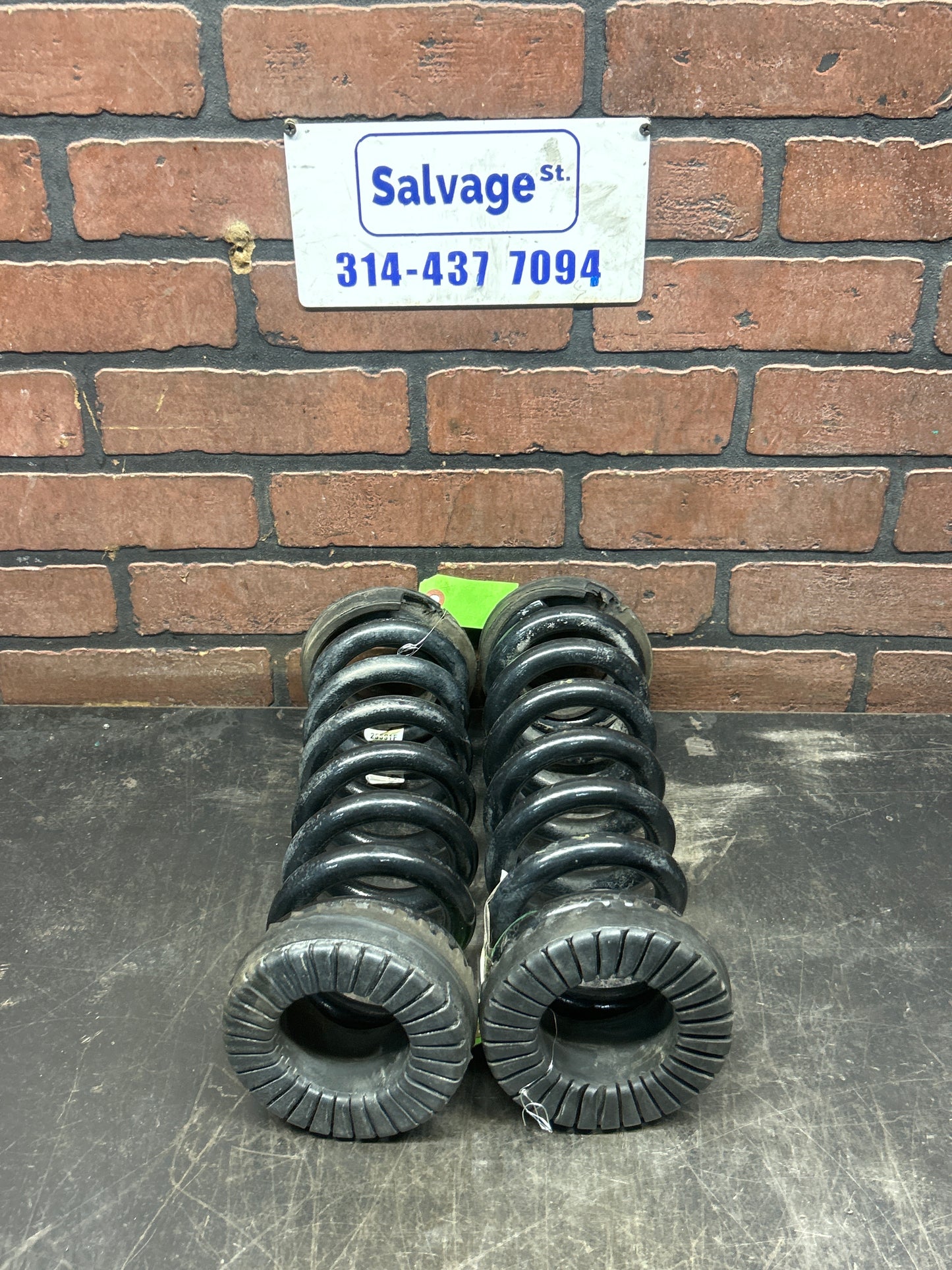 15-23 Dodge Charger Challenger SXT SCAT PACK OEM Rear Coil Springs 68083469AC
