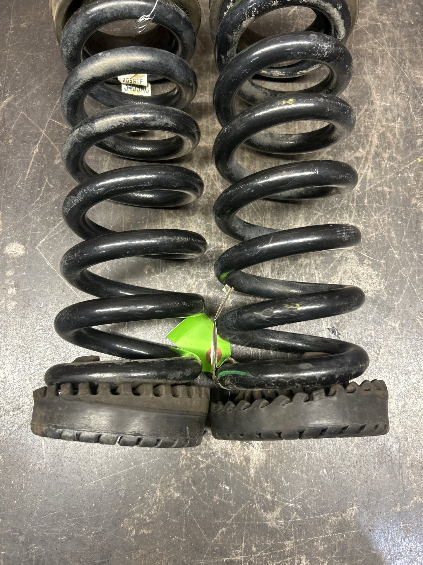 15-23 Dodge Charger Challenger SXT SCAT PACK OEM Rear Coil Springs 68083469AC