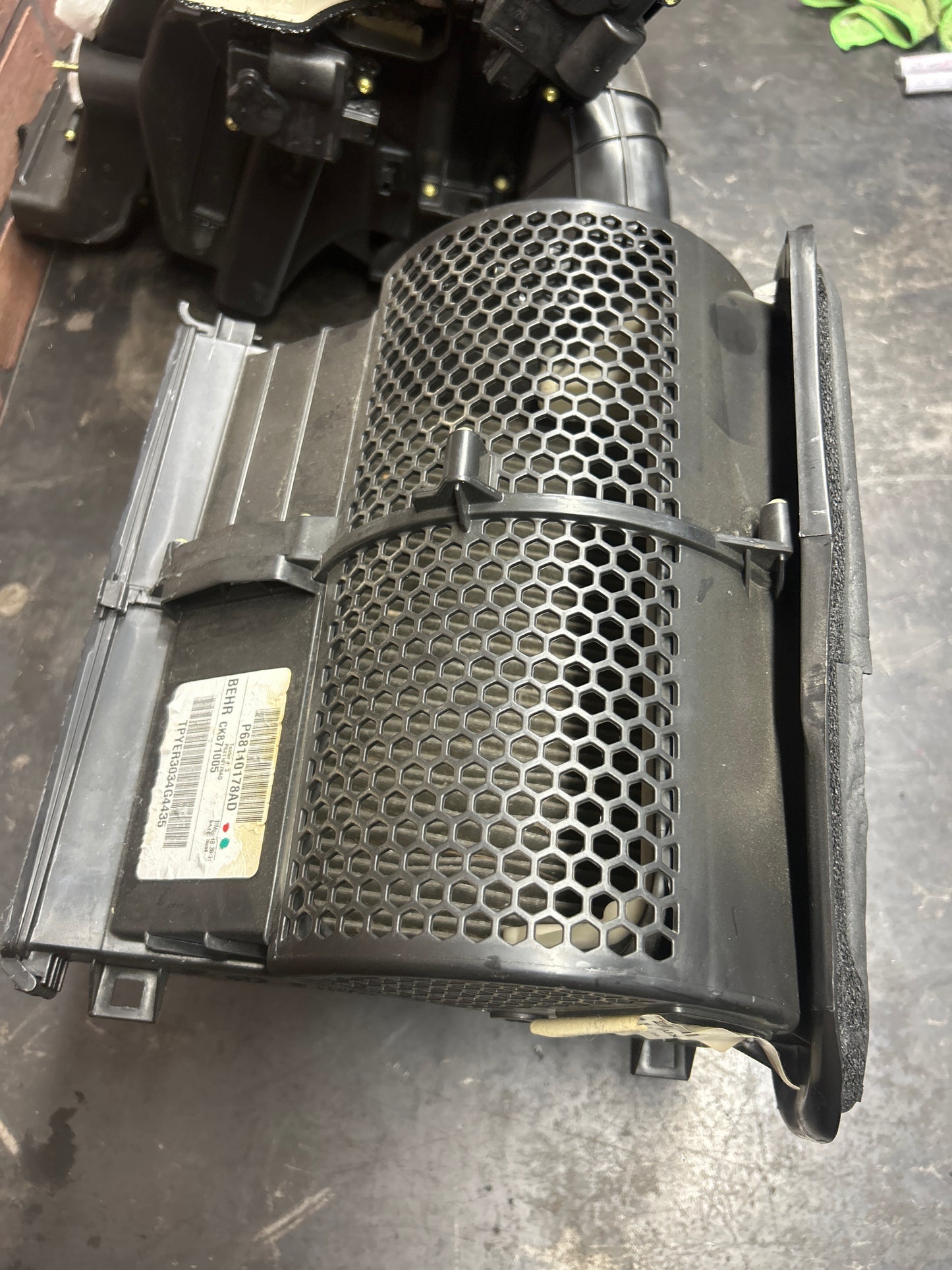 2014-2021 Grand Cherokee SRT HVAC AC Climate Heater Blower Motor Housing Box OEM