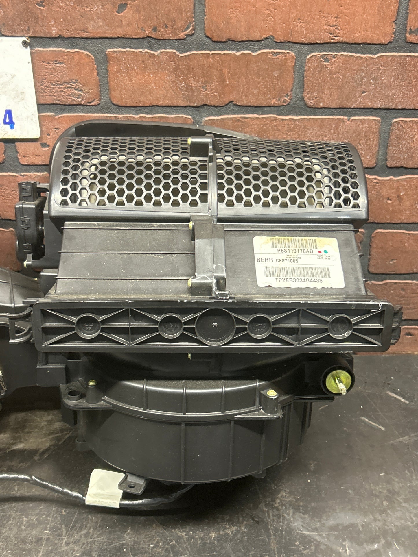 2014-2021 Grand Cherokee SRT HVAC AC Climate Heater Blower Motor Housing Box OEM