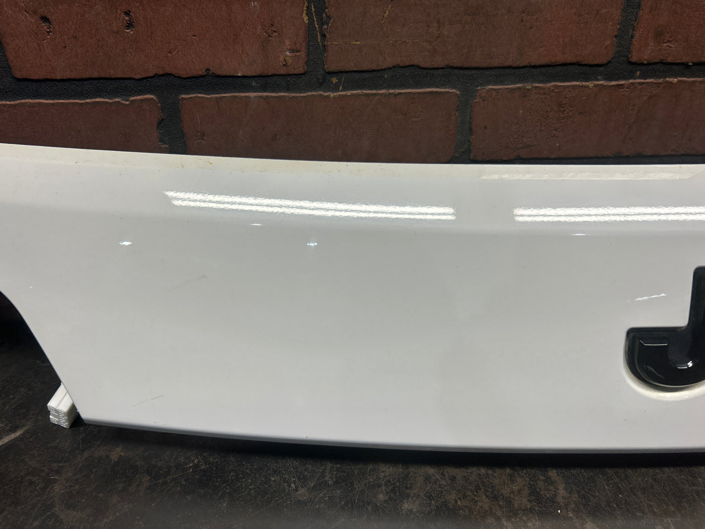 15-21 JEEP GRAND CHEROKEE TAILGATE TRIM WITH CAMERA OEM SRT 1WD55TRMAD