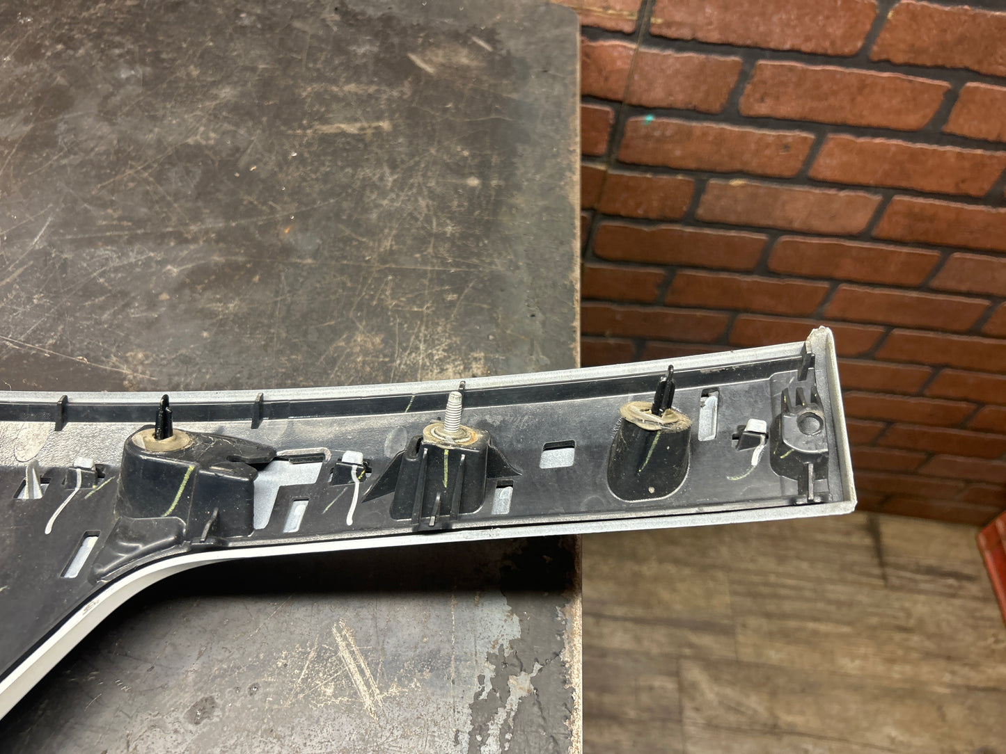 15-21 JEEP GRAND CHEROKEE TAILGATE TRIM WITH CAMERA OEM SRT 1WD55TRMAD