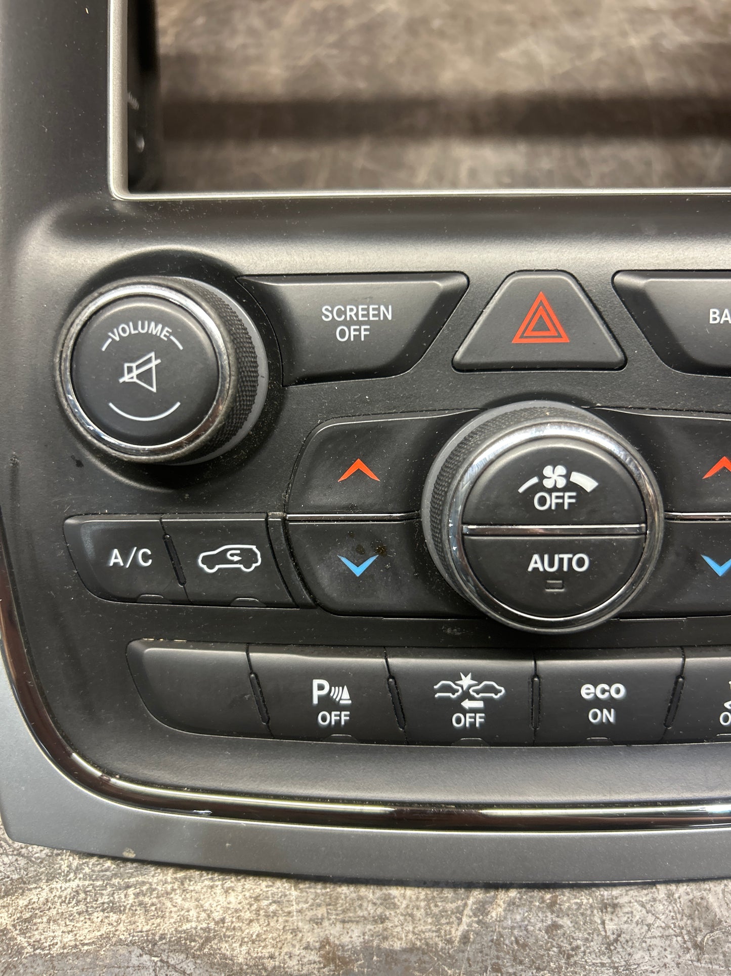 15 Jeep Grand Cherokee SRT OEM Vehicle Feature Controls Center Stack  68249259AA