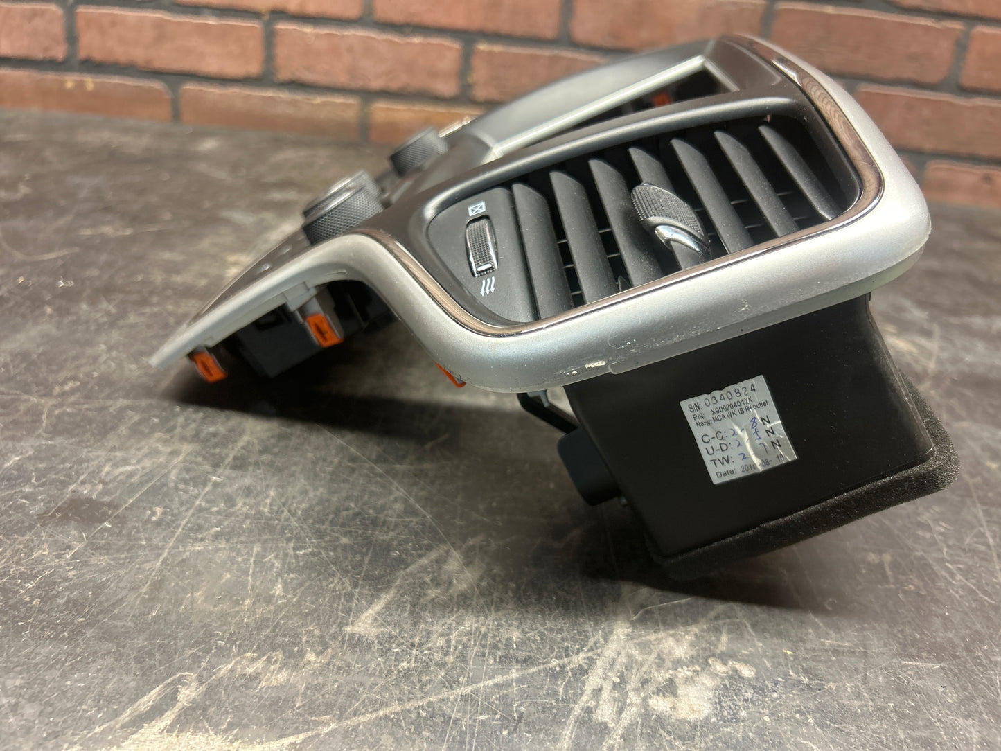 15 Jeep Grand Cherokee SRT OEM Vehicle Feature Controls Center Stack  68249259AA