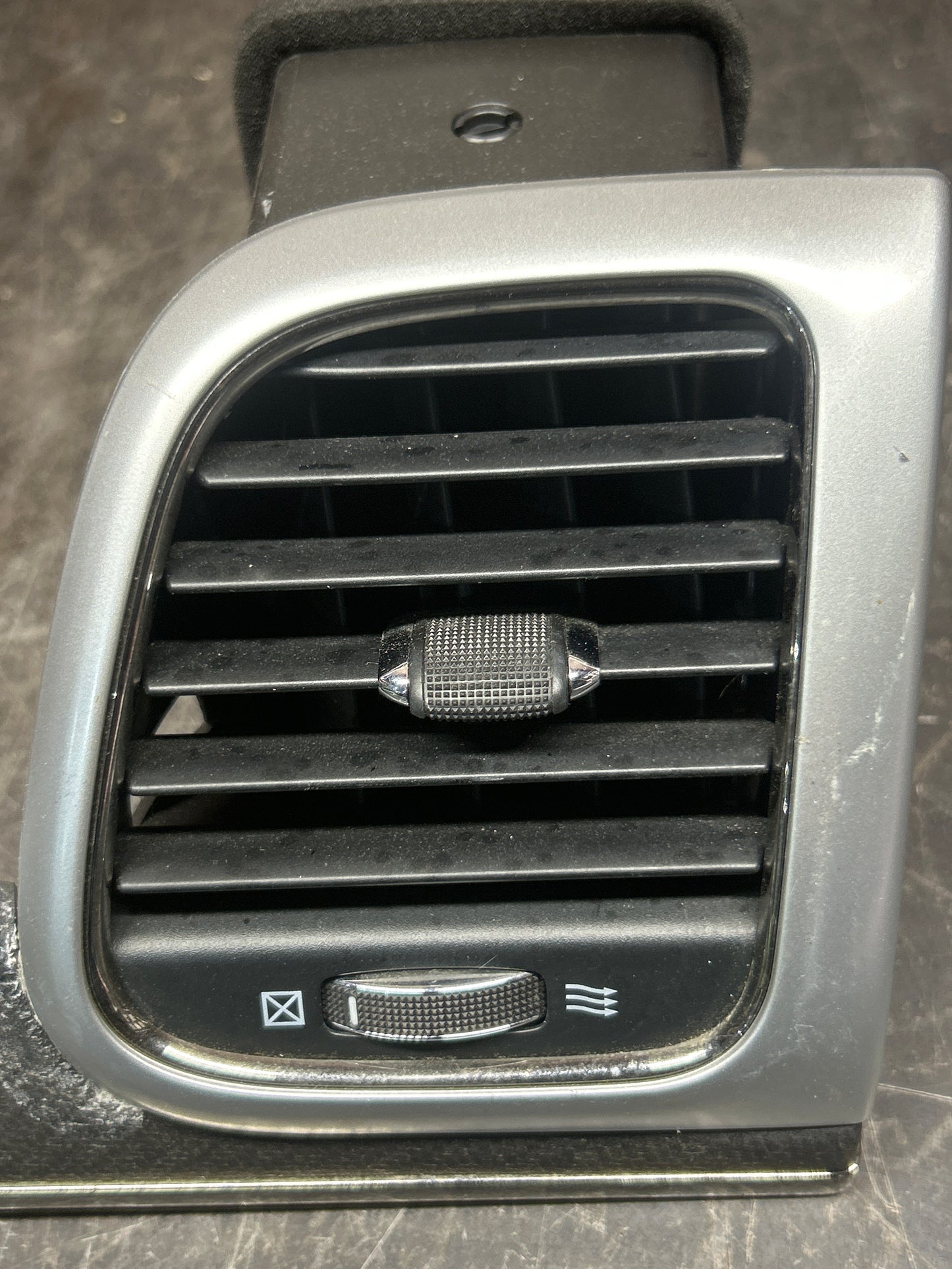 2011-2021 Jeep Grand Cherokee SRT Passenger Right Outer Dash Vent OEM 11977641