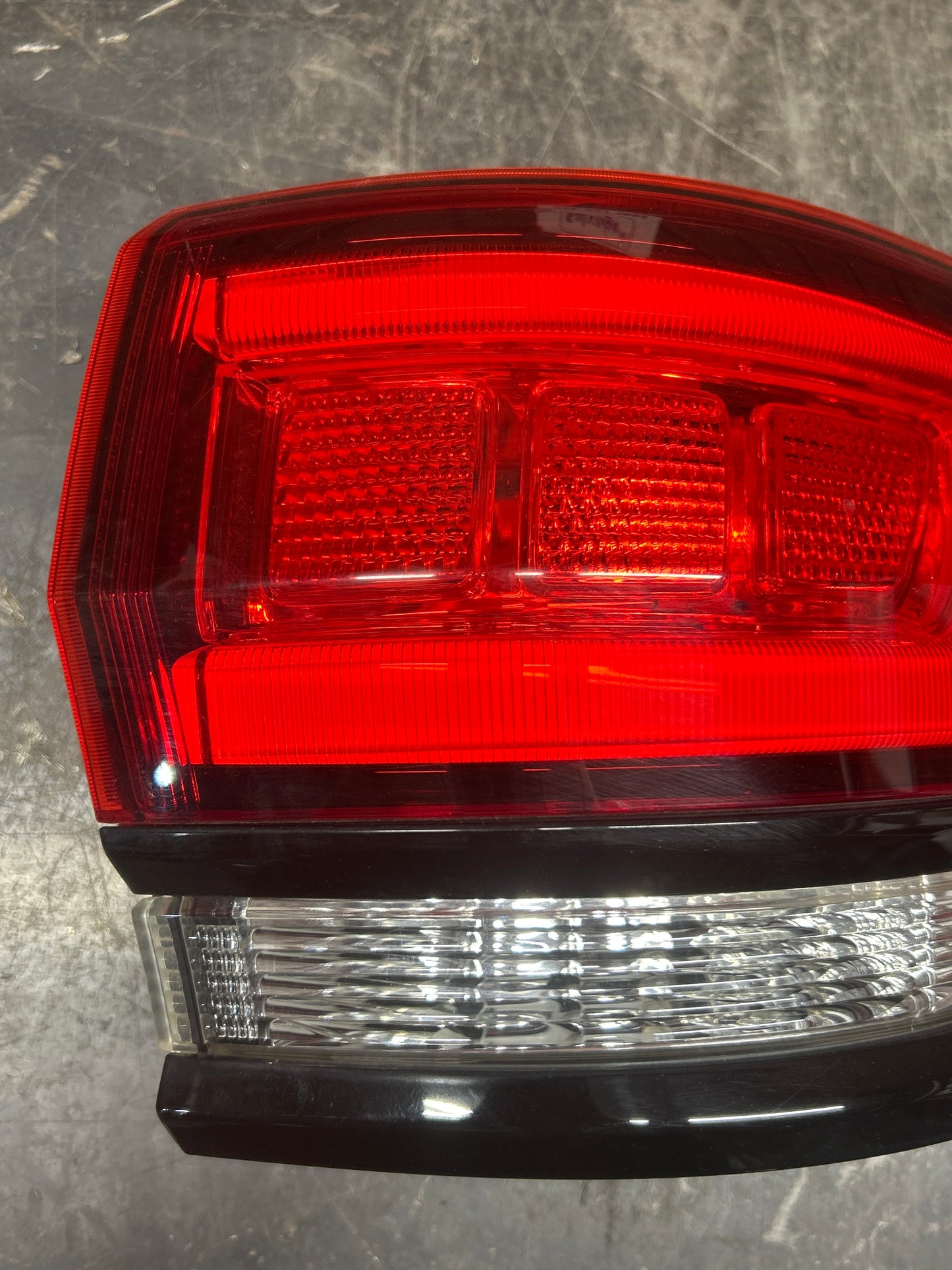 15-21 Jeep Grand Cherokee SRT Rear Right Tail Light  Assembly OEM 68142942AE