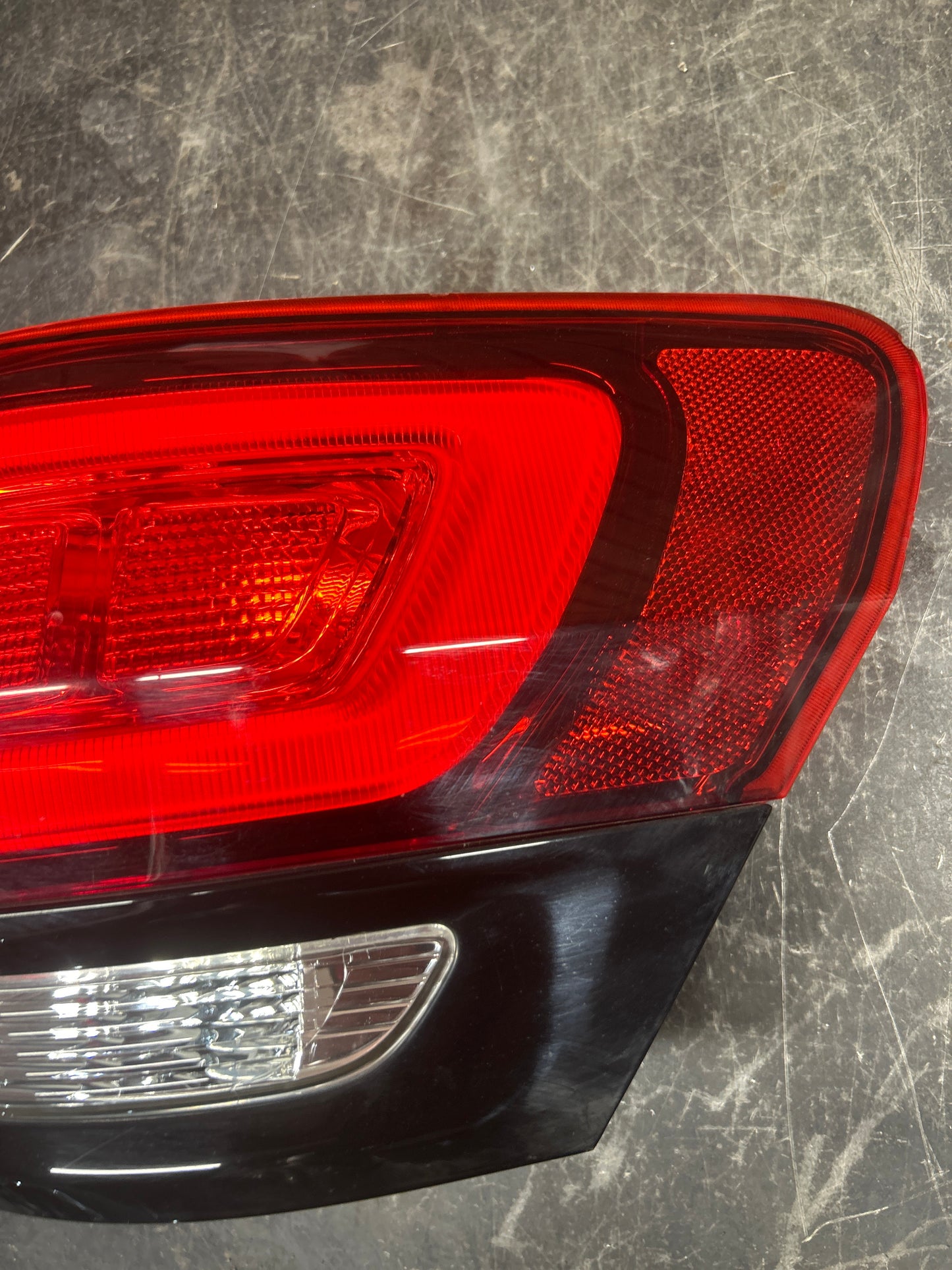 15-21 Jeep Grand Cherokee SRT Rear Right Tail Light  Assembly OEM 68142942AE