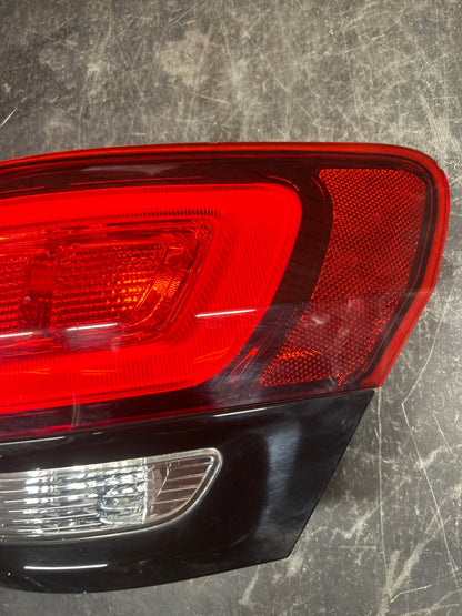 15-21 Jeep Grand Cherokee SRT Rear Right Tail Light  Assembly OEM 68142942AE