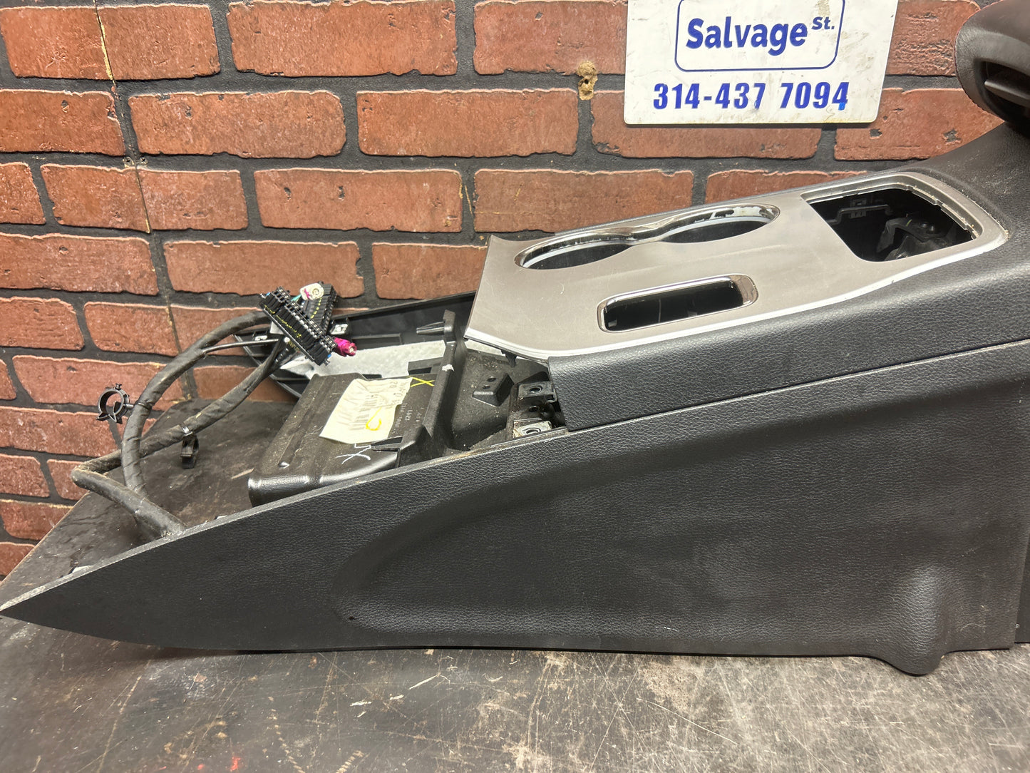 2014-2023 Jeep Grand Cherokee SRT Center Console Arm Rest & Cup Holder Assembly