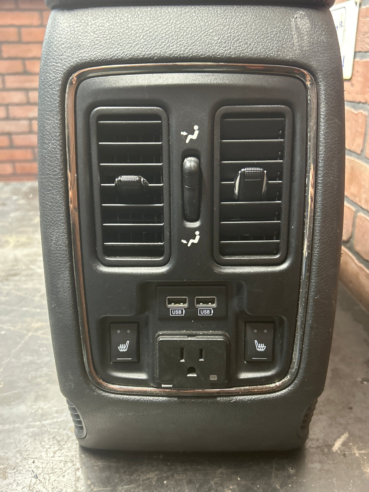 2014-2023 Jeep Grand Cherokee SRT Center Console Arm Rest & Cup Holder Assembly