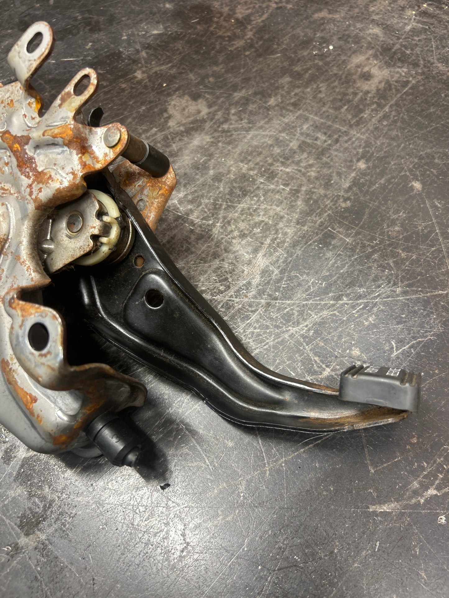 2011-2021 JEEP GRAND CHEROKEE SRT WK2 EMERGENCY PARK PARKING BRAKE PEDAL OEM