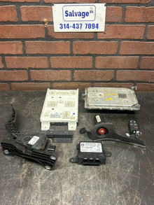 2015 Jeep Grand Cherokee SRT BCM ECU PCM Pedal Ignition Hub Receiver Package OEM