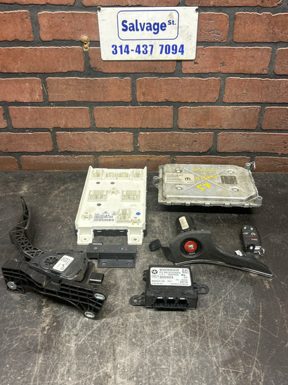 2015 Jeep Grand Cherokee SRT BCM ECU PCM Pedal Ignition Hub Receiver Package OEM