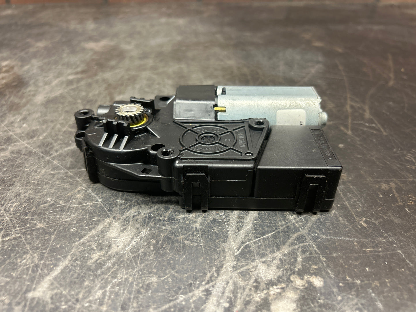 11-22 Jeep Grand Cherokee Roof Panoramic Sunroof Motor Assembly OEM 30020271D