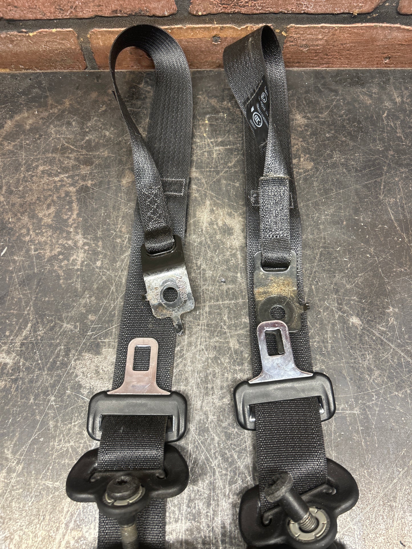 2014-2018 JEEP GRAND CHEROKEE SRT OEM REAR OUTER SEATBELT RETRACTOR SET PAIR
