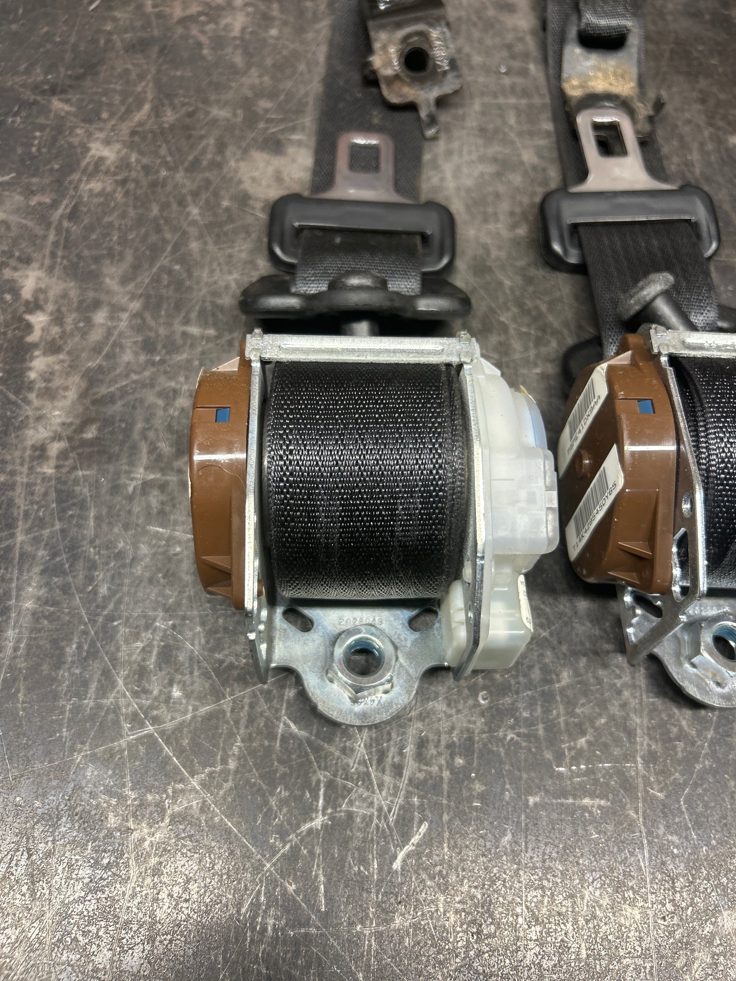 2014-2018 JEEP GRAND CHEROKEE SRT OEM REAR OUTER SEATBELT RETRACTOR SET PAIR