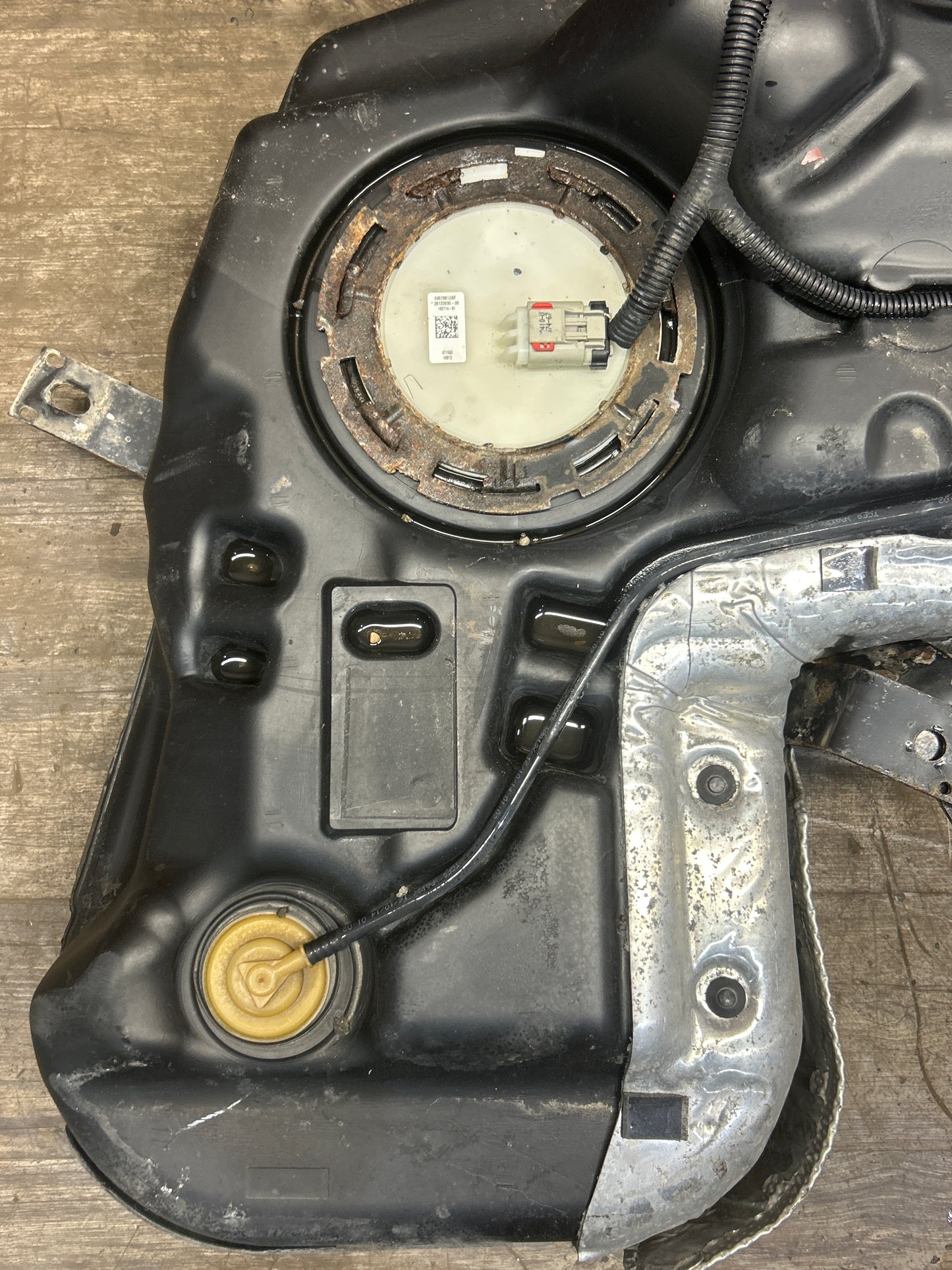 2011-2018 Jeep Grand Cherokee SRT 392 OEM Fuel Gas Tank 25 US Gallons 68214447AA