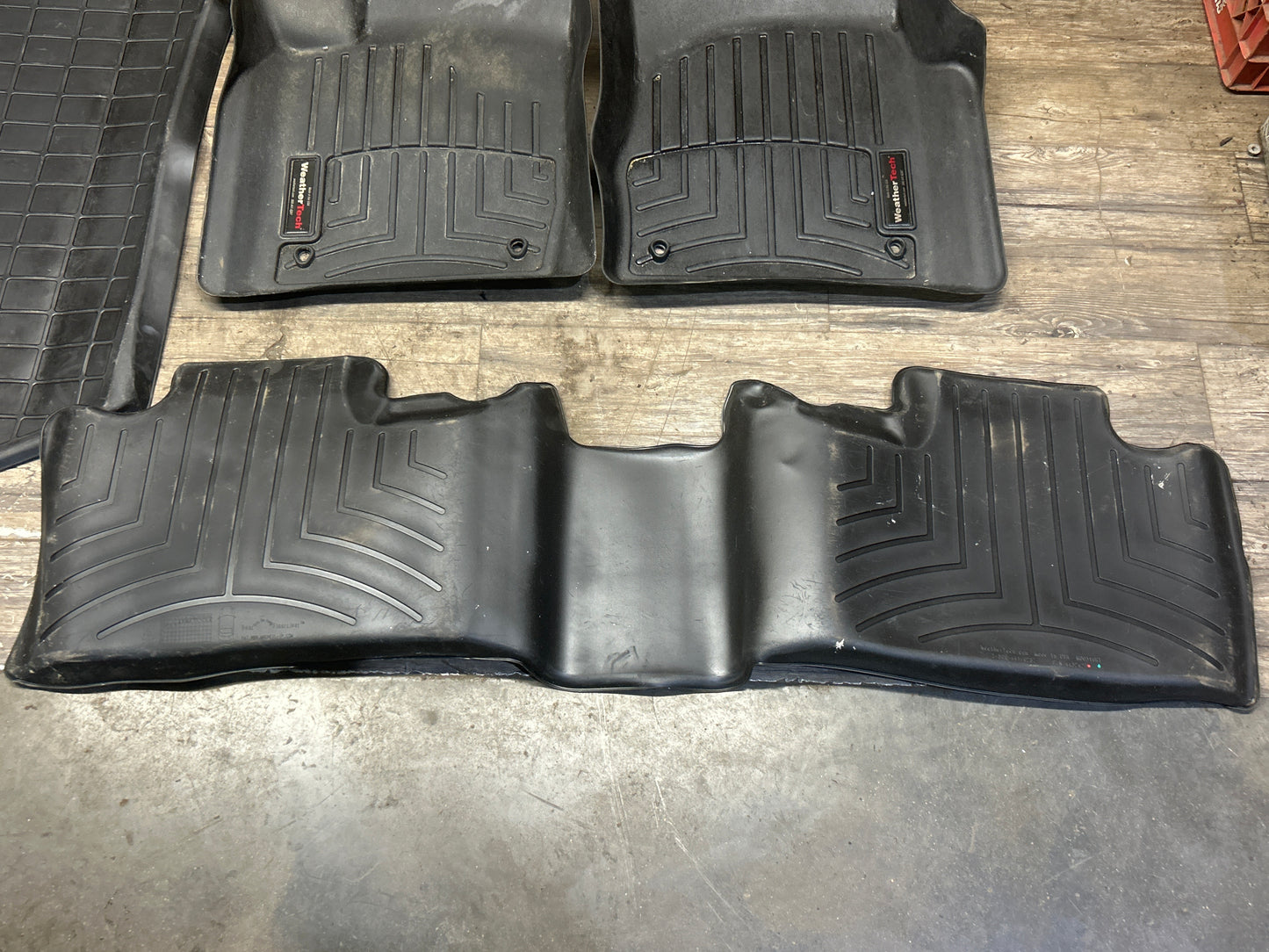 11-20 Jeep Grand Cherokee 11-14 Dodge Durango WeatherTech Floor Mats & Cargo Mat