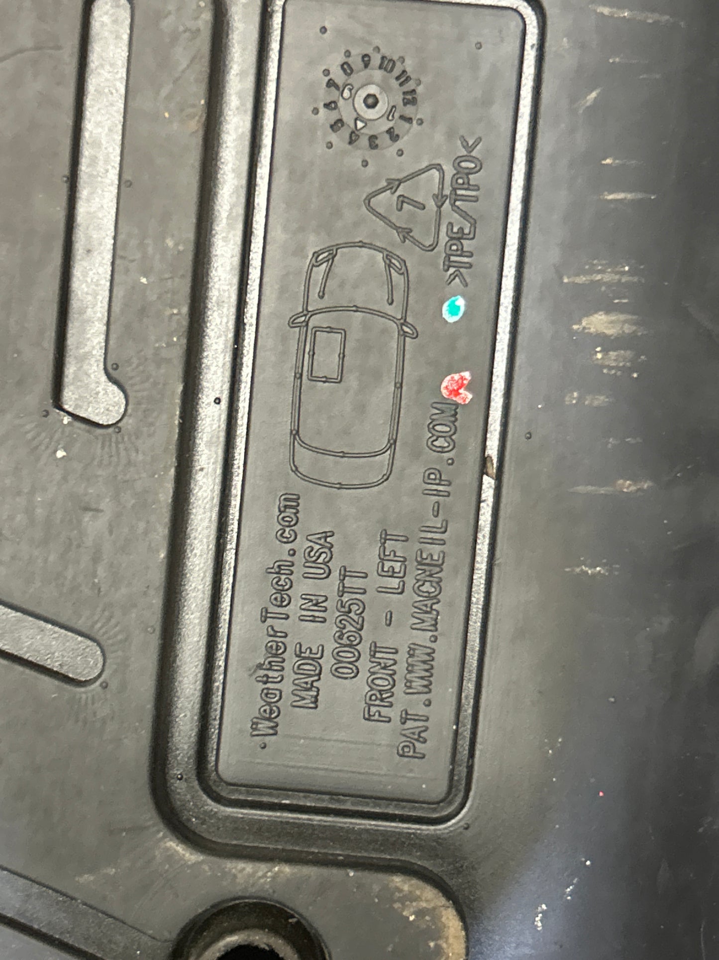 11-20 Jeep Grand Cherokee 11-14 Dodge Durango WeatherTech Floor Mats & Cargo Mat