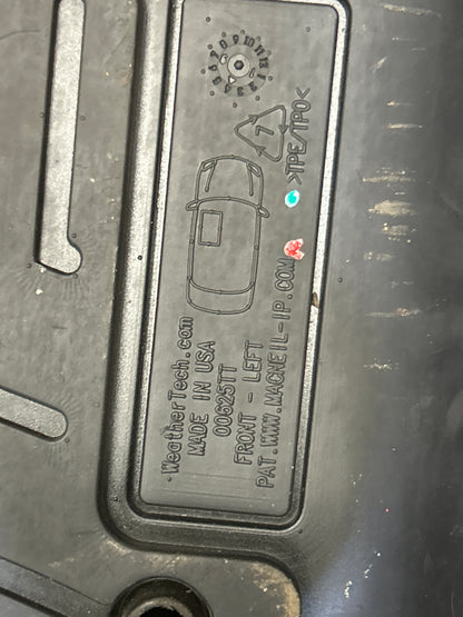 11-20 Jeep Grand Cherokee 11-14 Dodge Durango WeatherTech Floor Mats & Cargo Mat