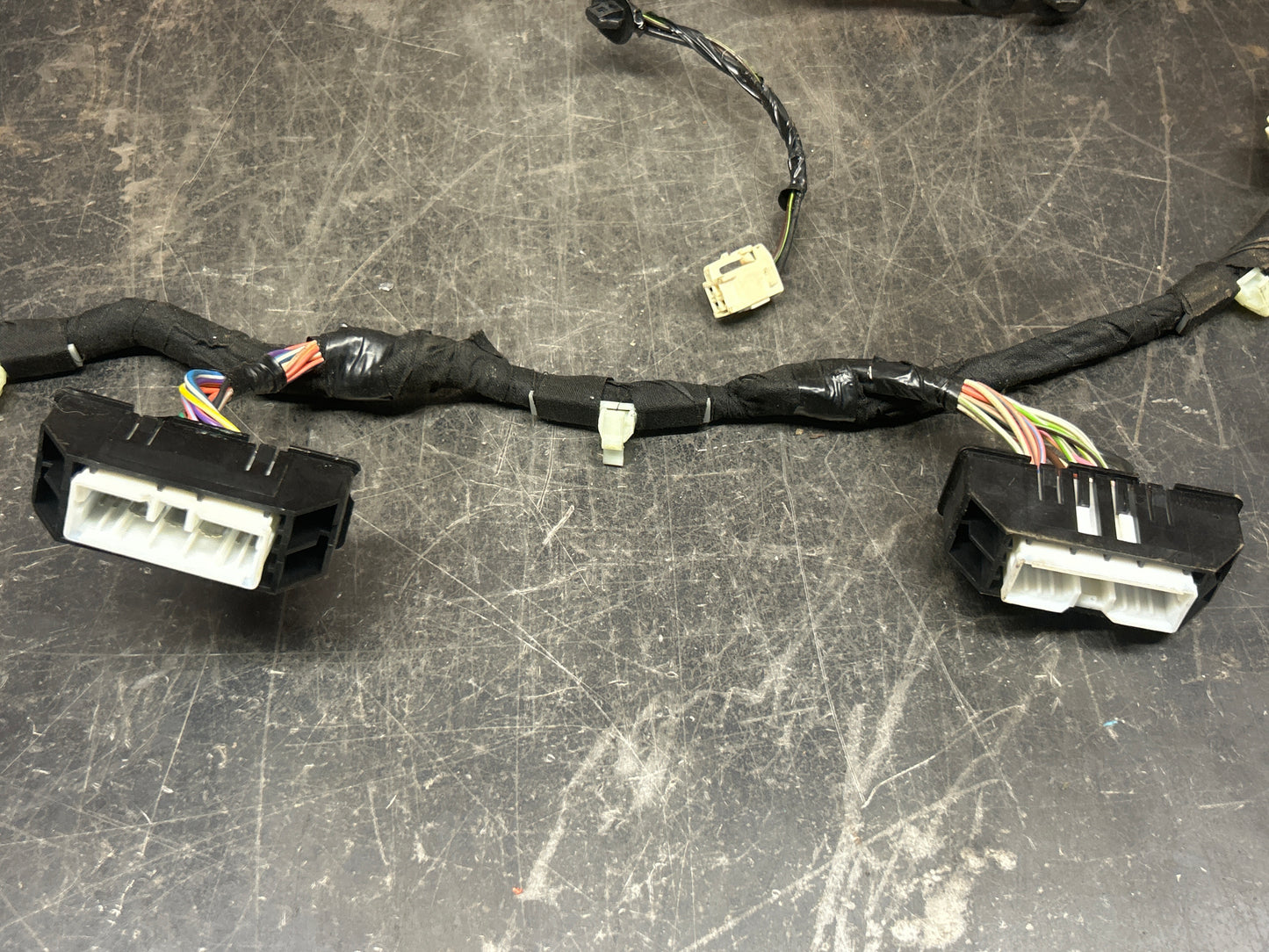 2014-2015 Jeep Grand Cherokee Tailgate Wiring Wire Harness OEM 68136775AC