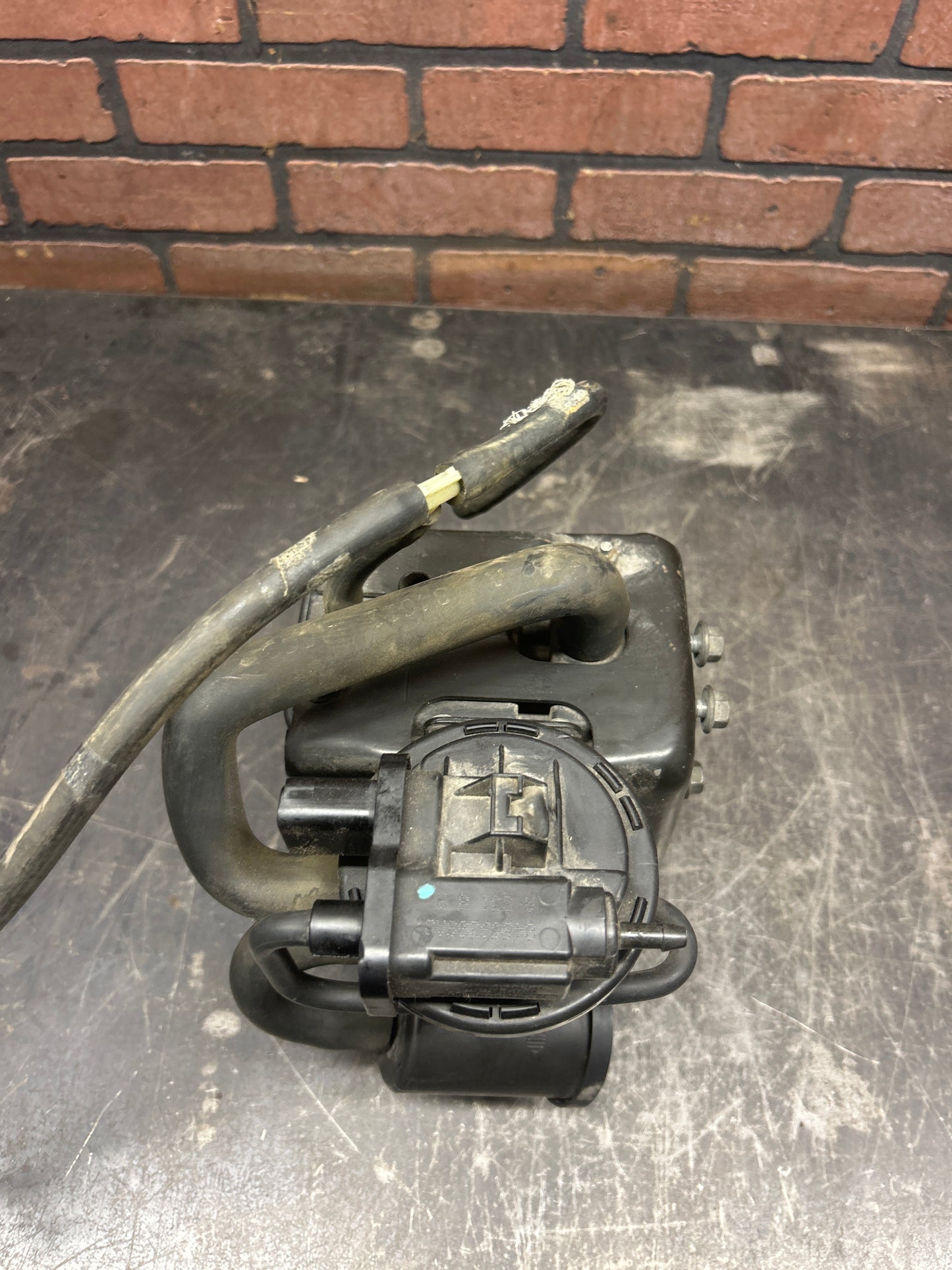 1996-2002 Dodge Viper R/T-10 Gen2 Evaporator Canister 5264889aa OEM