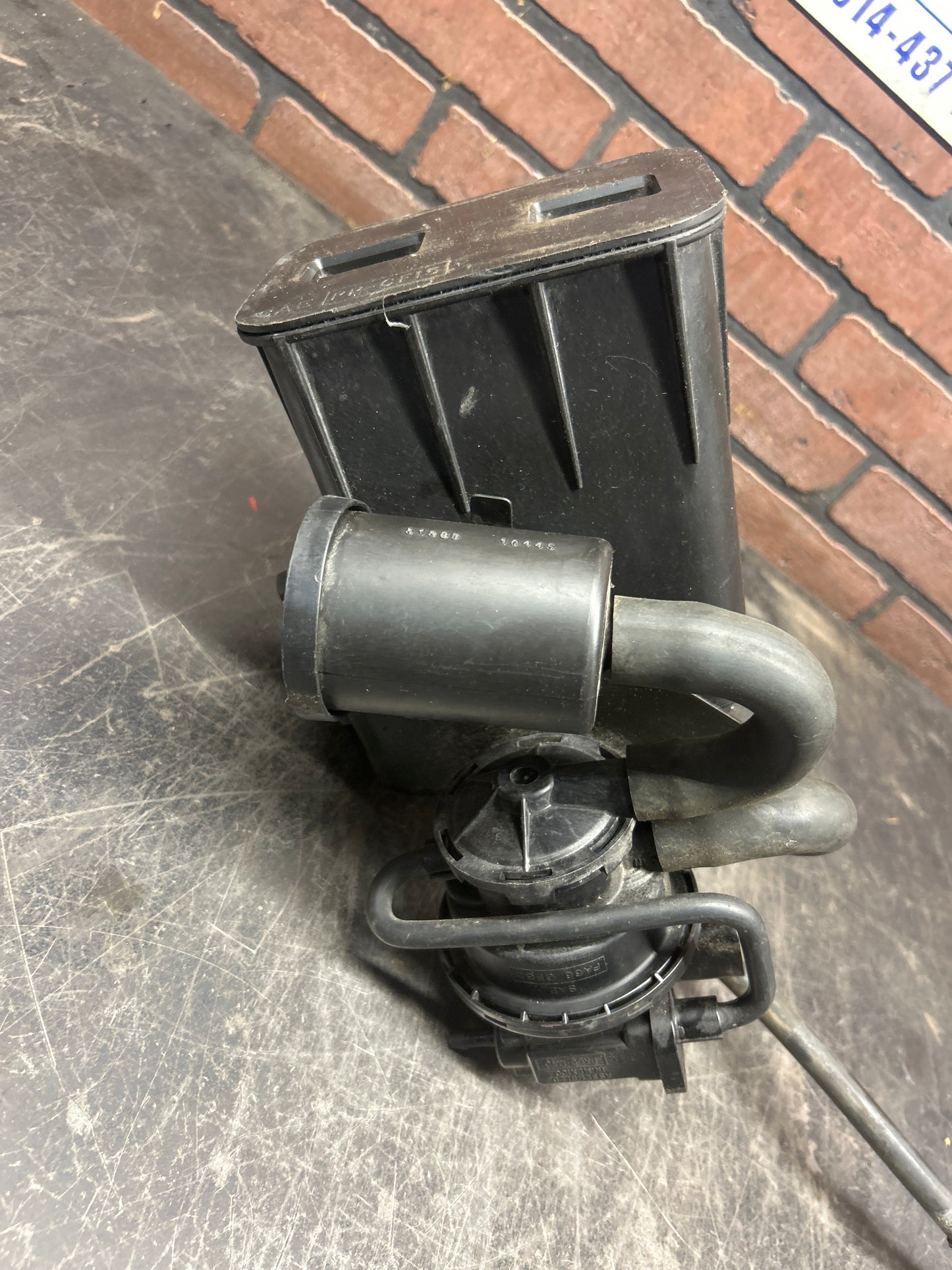 1996-2002 Dodge Viper R/T-10 Gen2 Evaporator Canister 5264889aa OEM