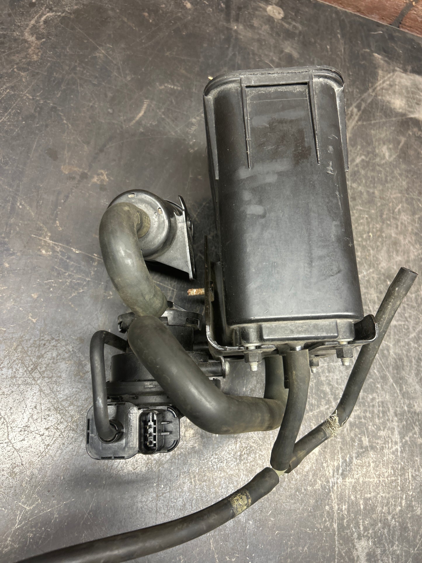 1996-2002 Dodge Viper R/T-10 Gen2 Evaporator Canister 5264889aa OEM