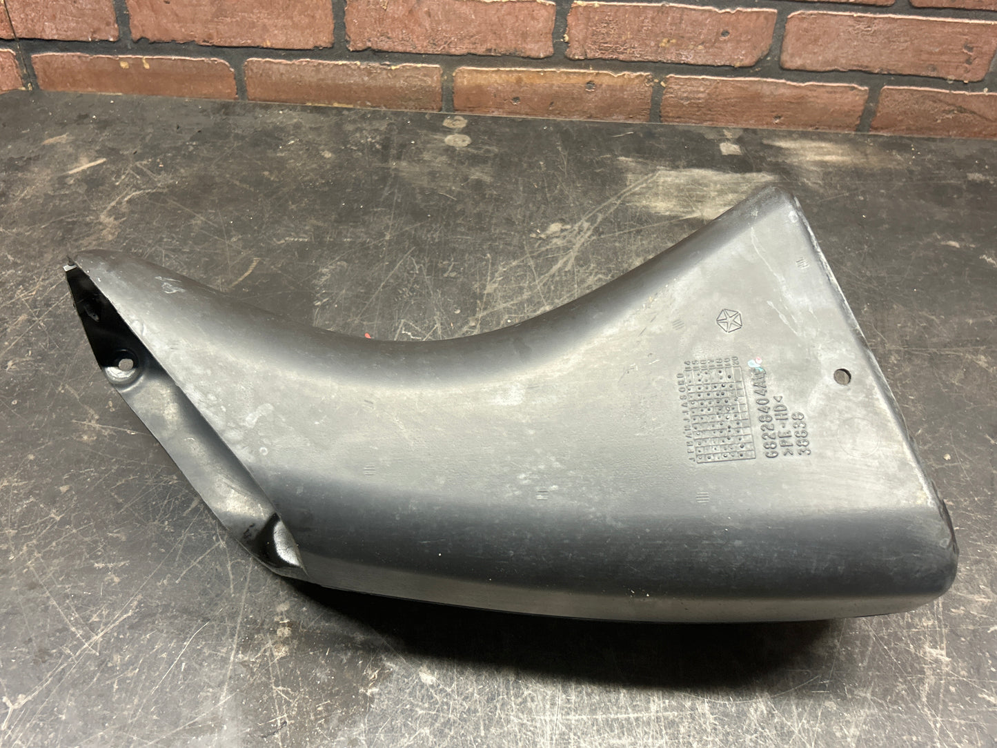2015-2023 Dodge Charger Challenger Mopar Brake Cooling Air Duct Right 68228404AD