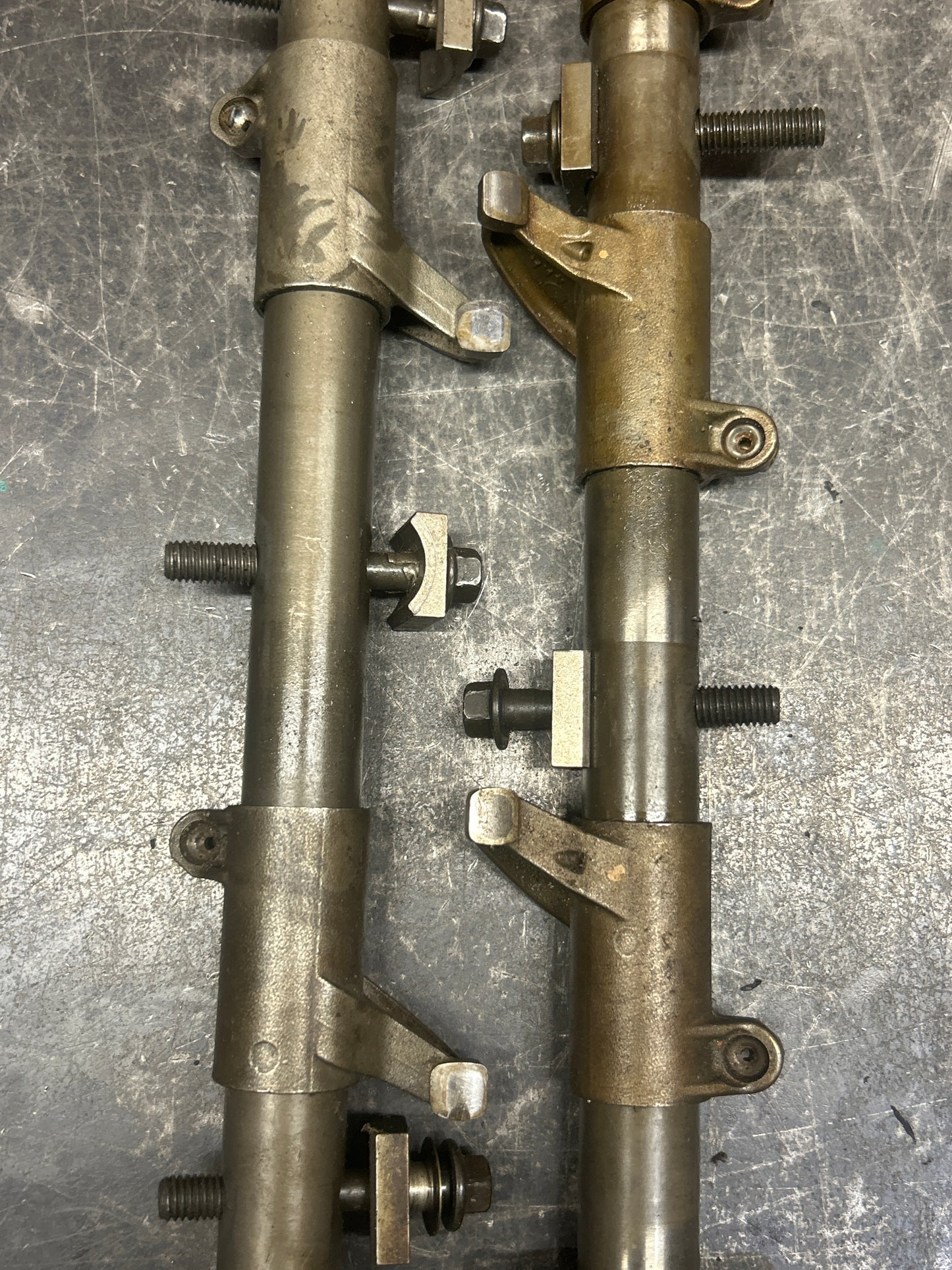 03-23 JEEP DODGE CHRYSLER RAM 5.7L OR 6.4L HEMI INTAKE & EXHAUST ROCKER ARM OEM
