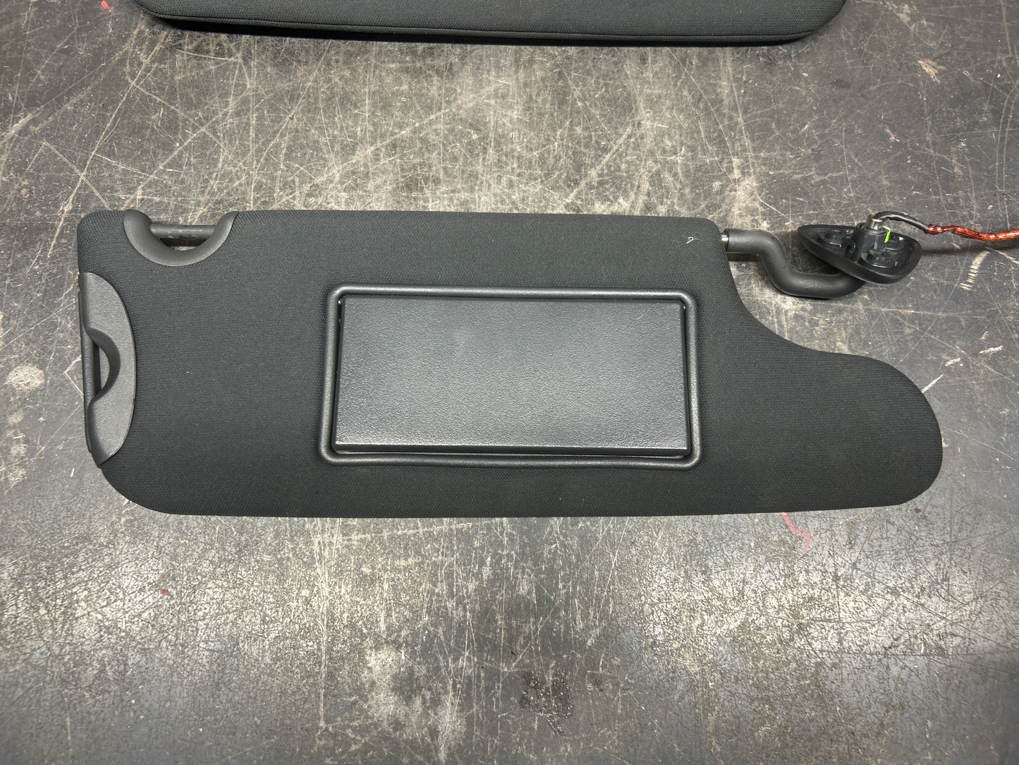 17-23 Dodge Challenger Illuminated Sun Visors Pair 6KM08DX9AB 6KM09DX9AB