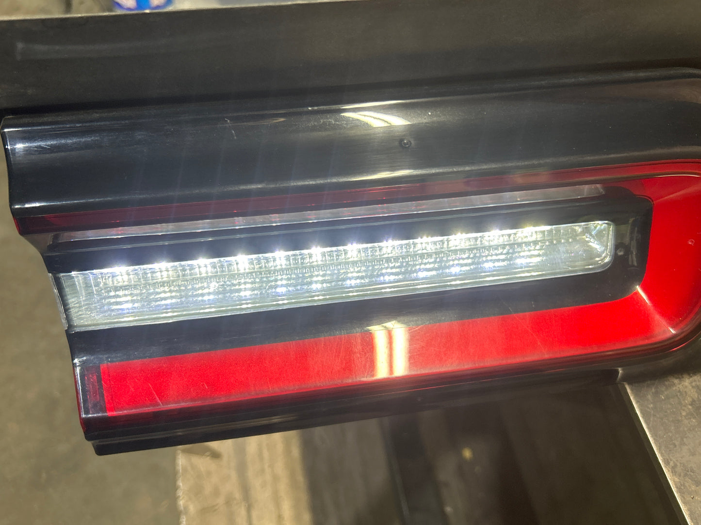 2015-2023 DODGE CHALLENGER TRUNK CENTER TAIL LIGHT LAMP ASSEMBLY SATIN BLACK OEM