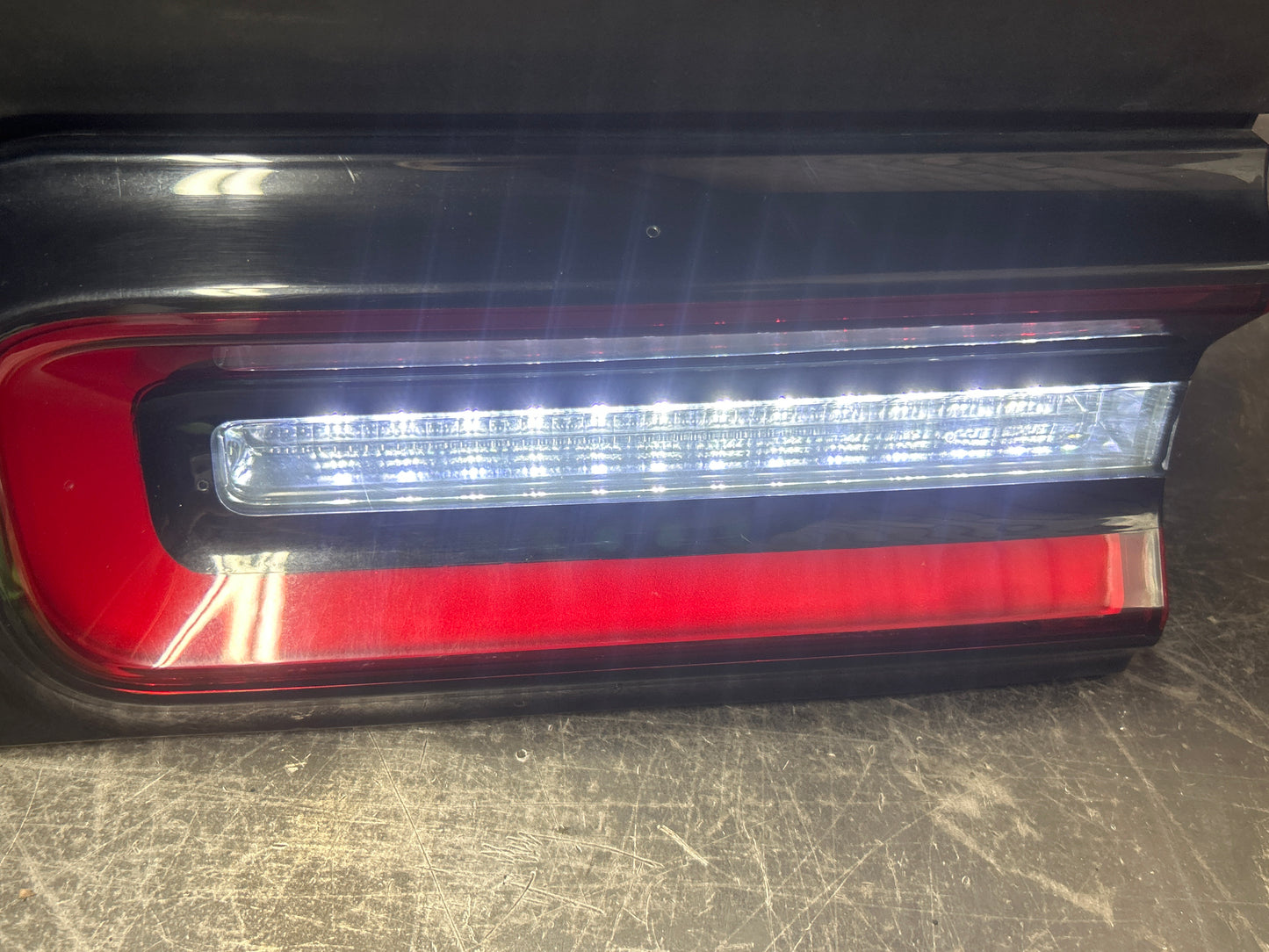 2015-2023 DODGE CHALLENGER TRUNK CENTER TAIL LIGHT LAMP ASSEMBLY SATIN BLACK OEM